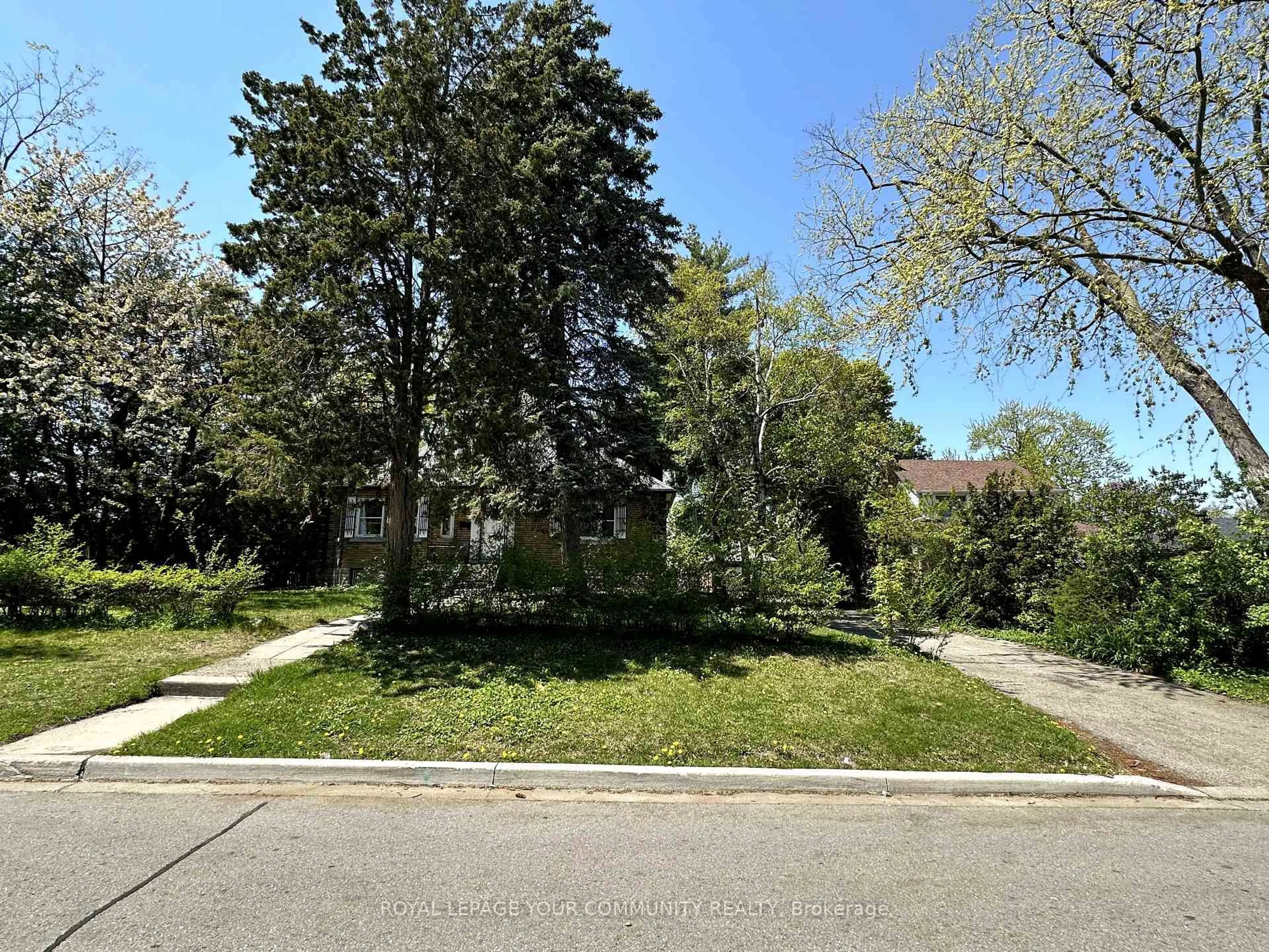 A pic from outside/outdoor area/front of a property/back of a property/a pic from drone, street for 2 Botfield Ave, Toronto Ontario M9B 4C7
