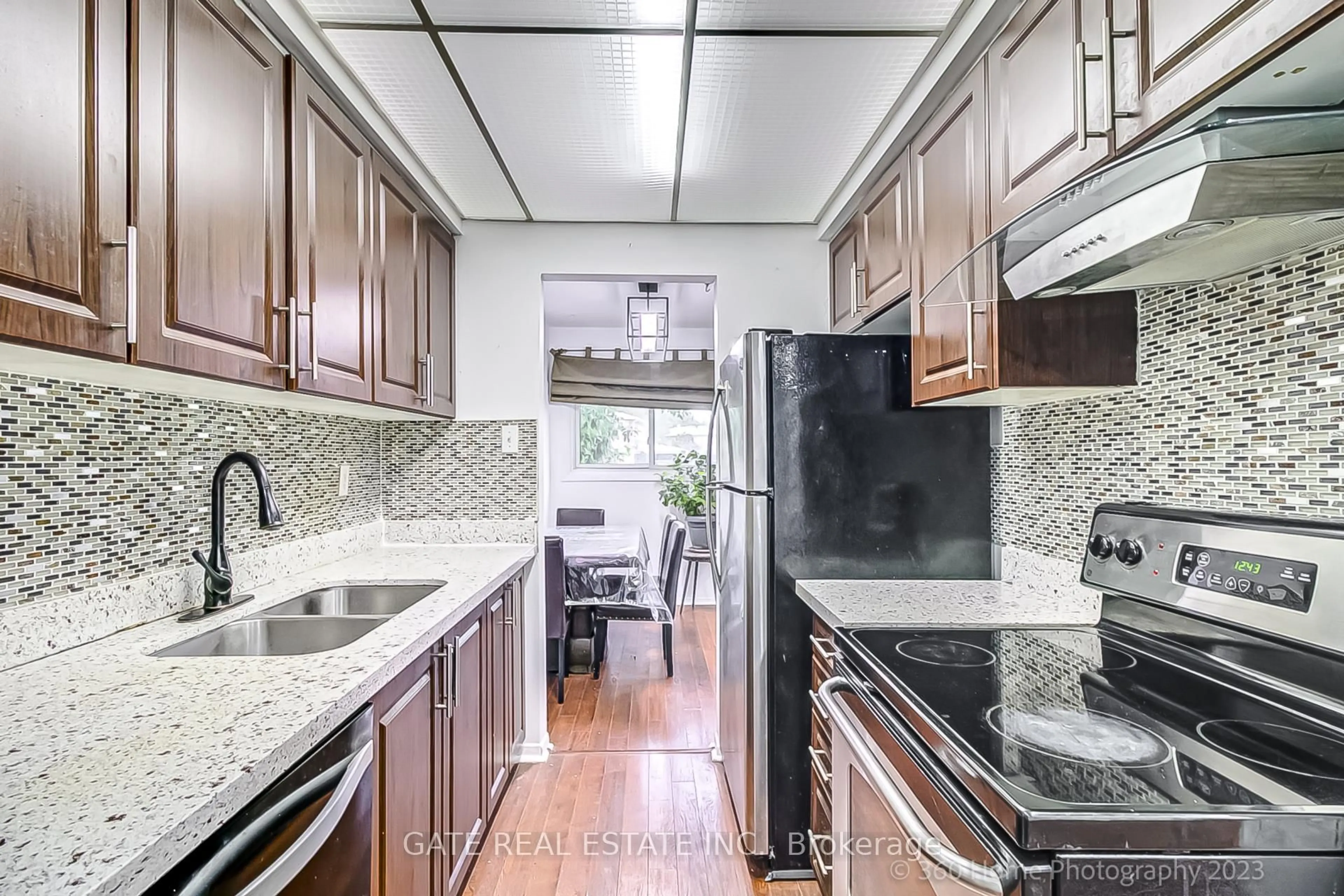 Standard kitchen, ceramic/tile floor for 23 Greenwich Circ, Brampton Ontario L6S 2E6