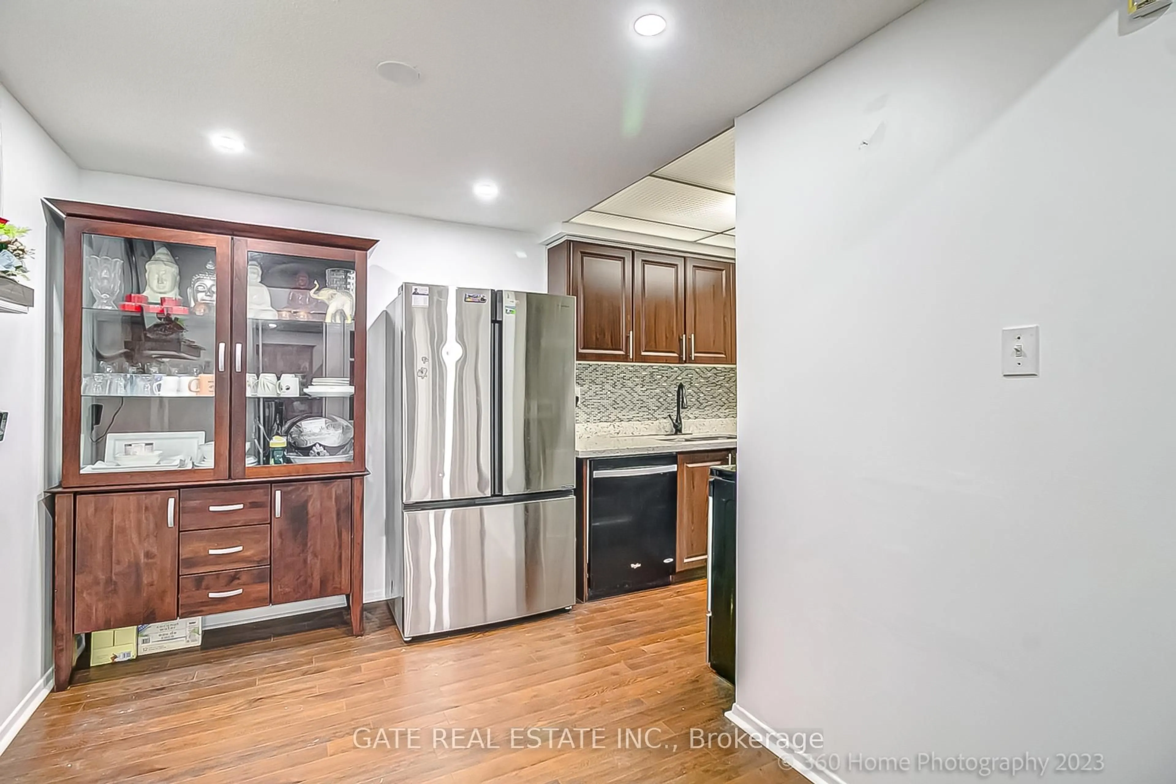 Open concept kitchen, unknown for 23 Greenwich Circ, Brampton Ontario L6S 2E6