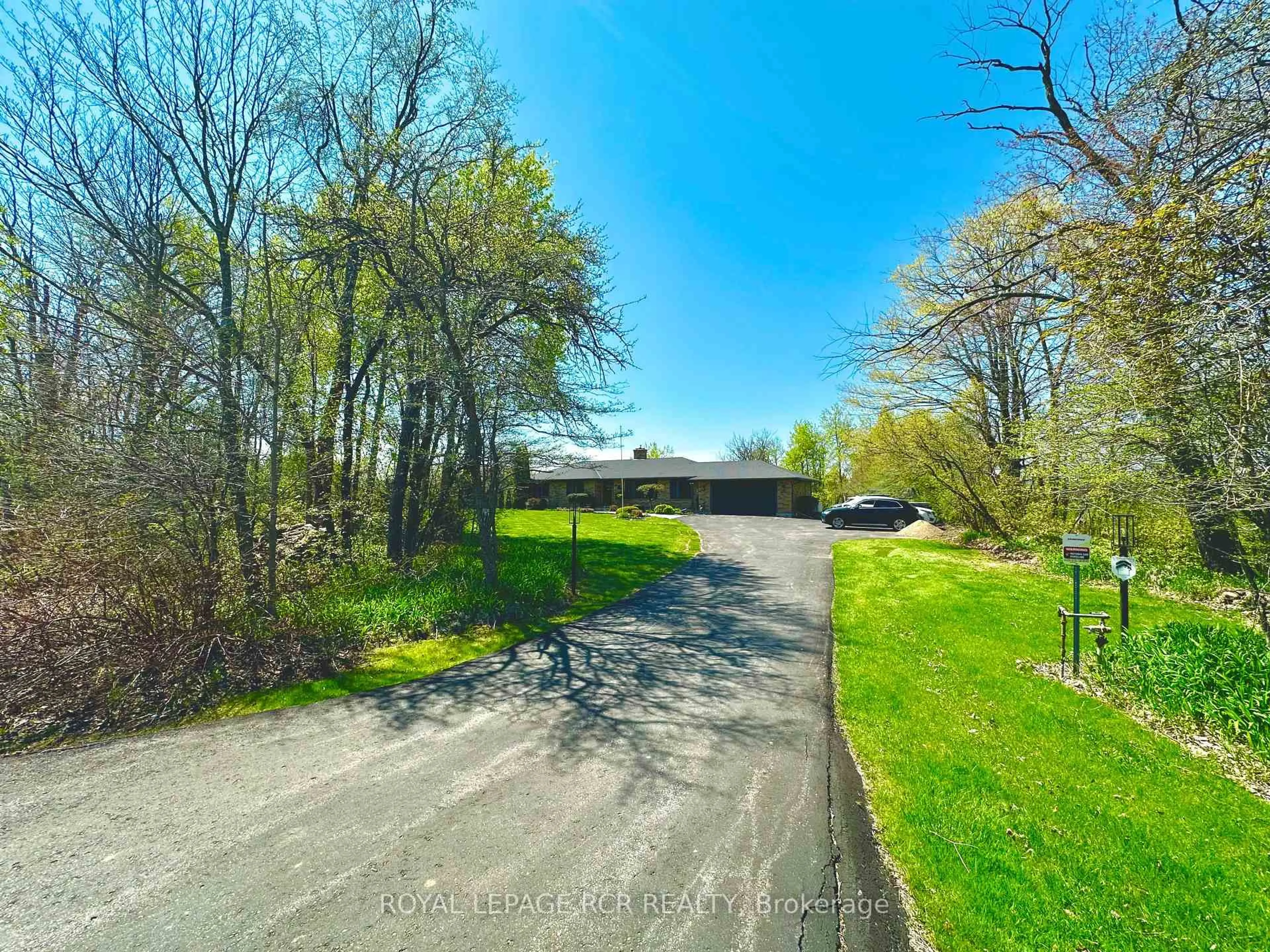 A pic from outside/outdoor area/front of a property/back of a property/a pic from drone, street for 19996 Heart Lake Rd, Caledon Ontario L7K 2A1