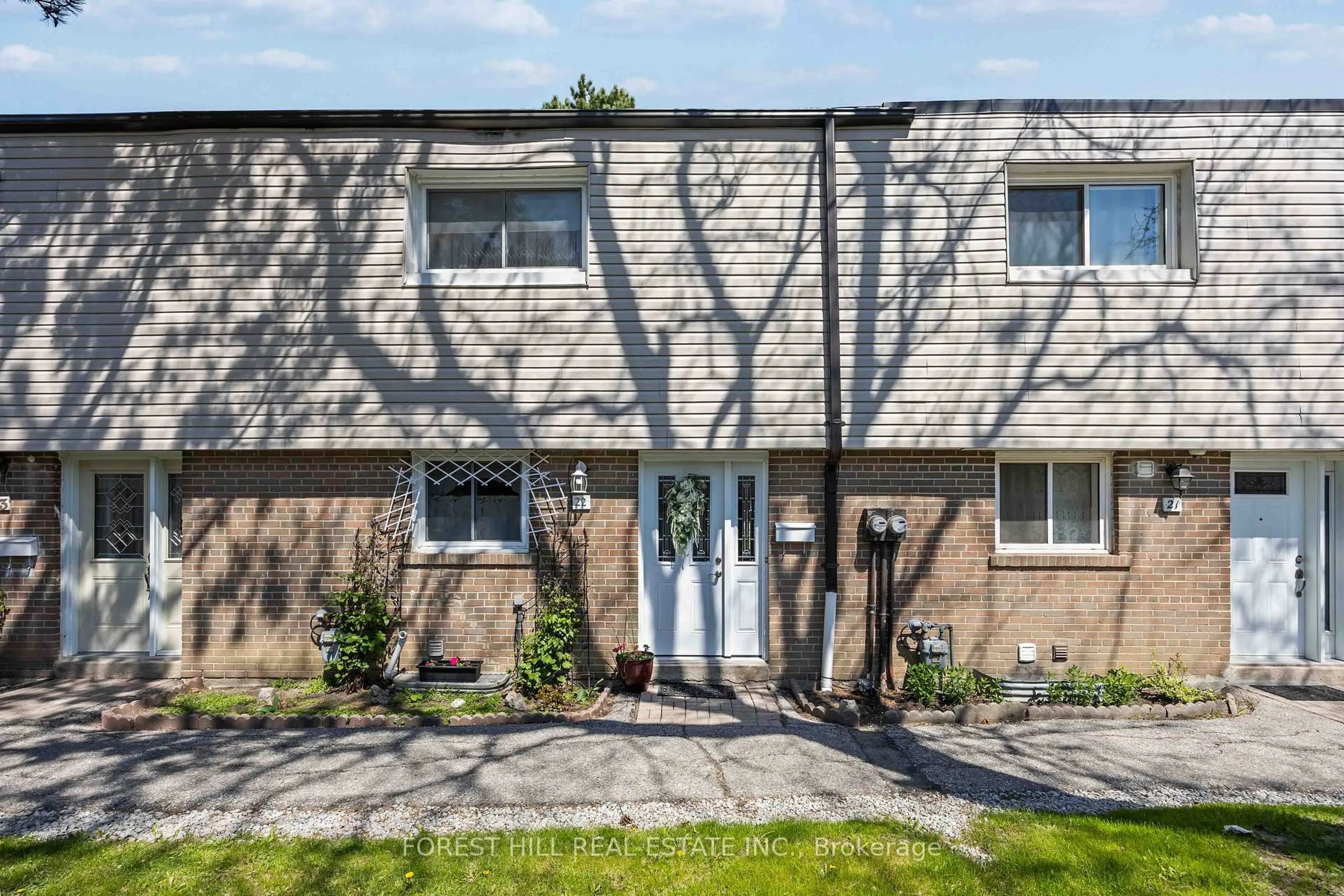 Home with vinyl exterior material, street for 435 Silverstone Dr #22, Toronto Ontario M9V 3K7