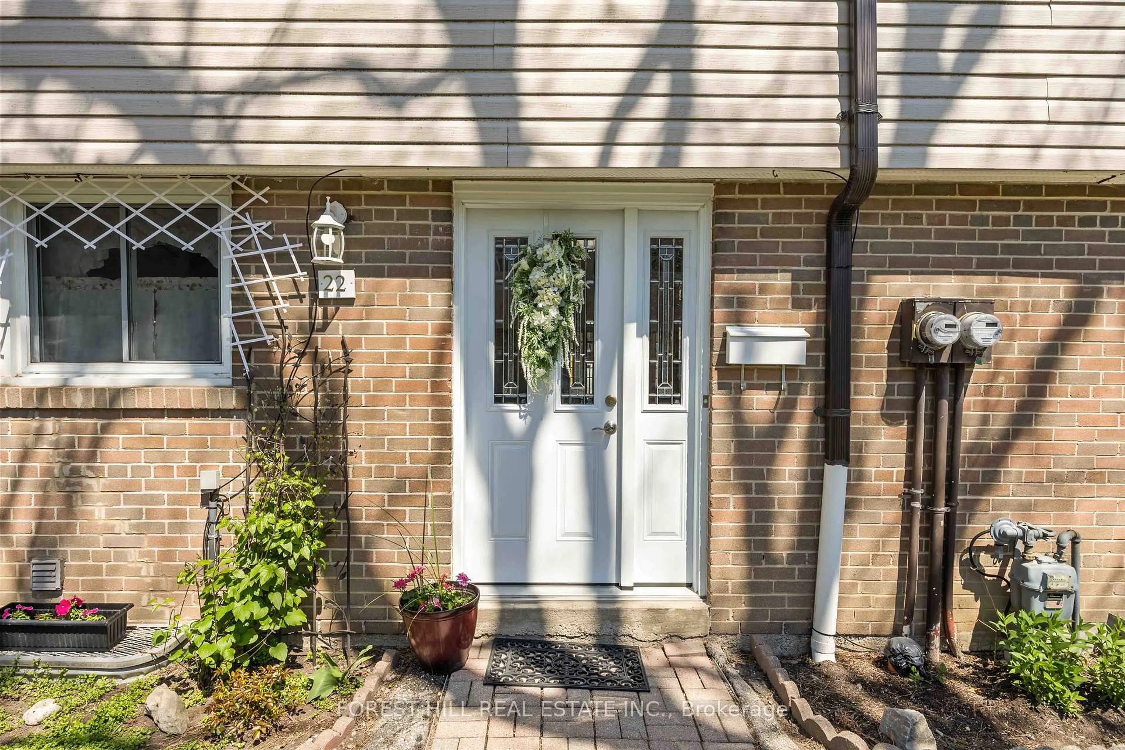 Indoor entryway for 435 Silverstone Dr #22, Toronto Ontario M9V 3K7