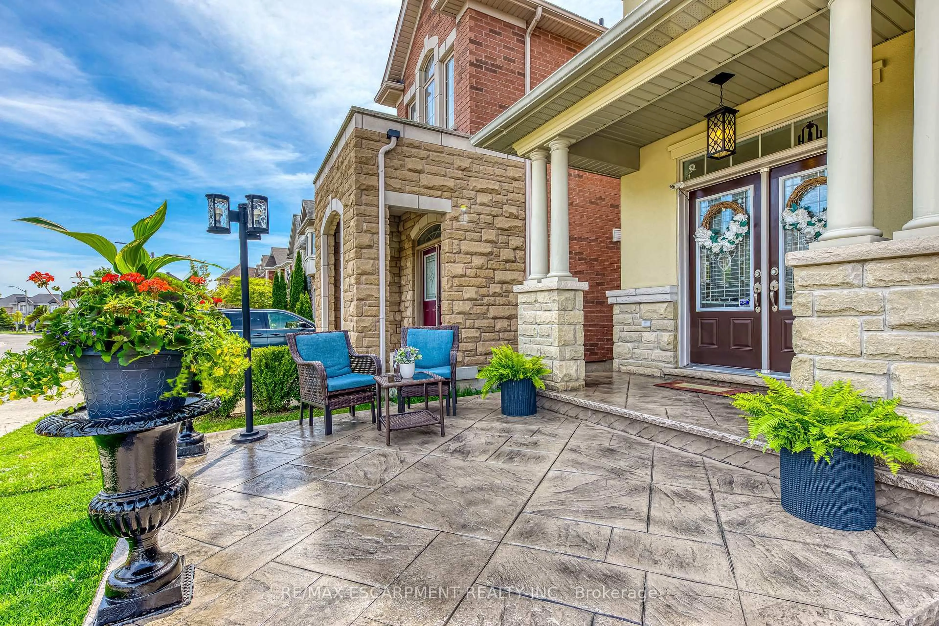 Patio, street for 4699 Irena Ave, Burlington Ontario L7M 0K2