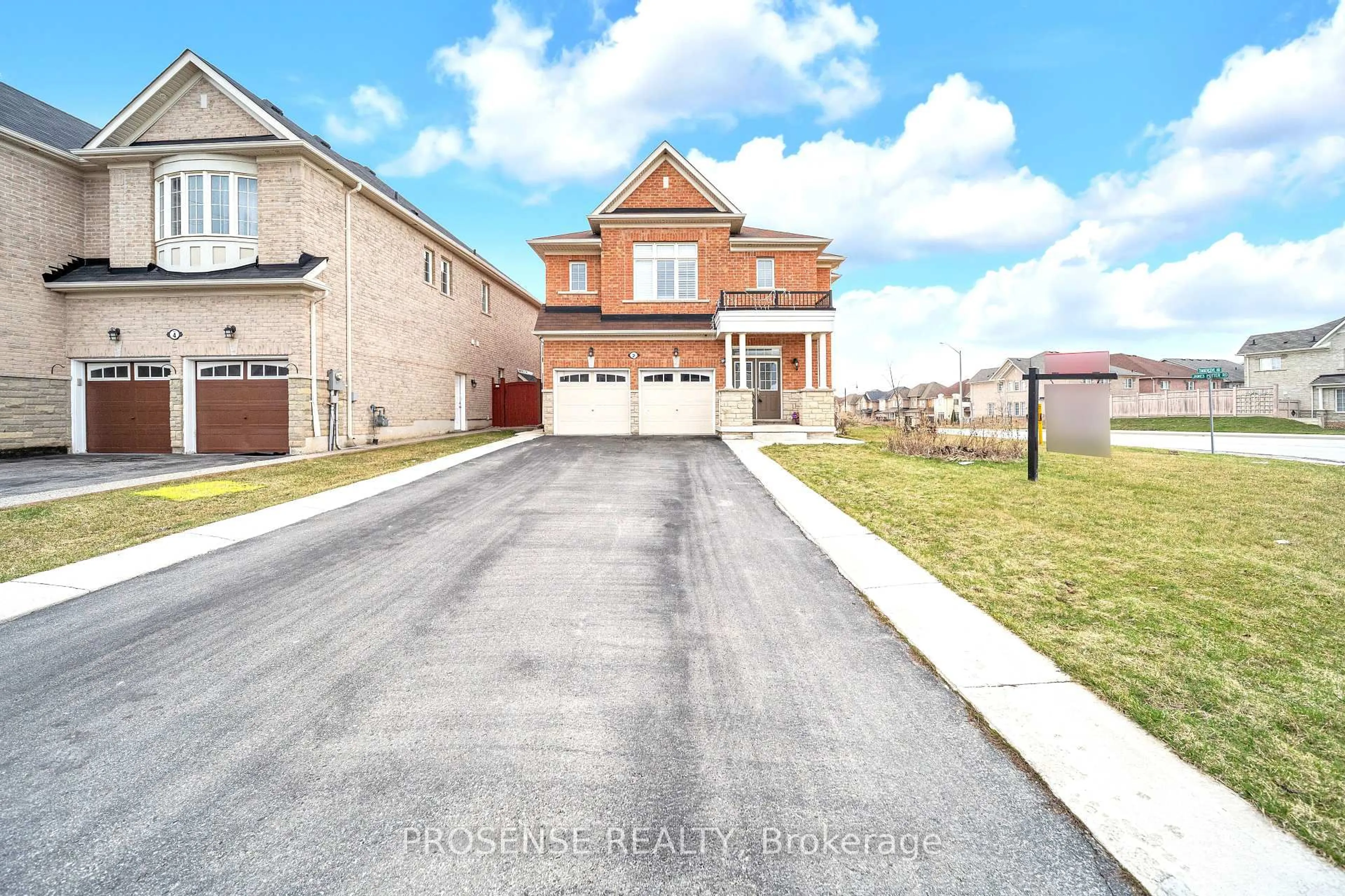 A pic from outside/outdoor area/front of a property/back of a property/a pic from drone, street for 2 Timbercove Rd, Brampton Ontario L6Y 0W9
