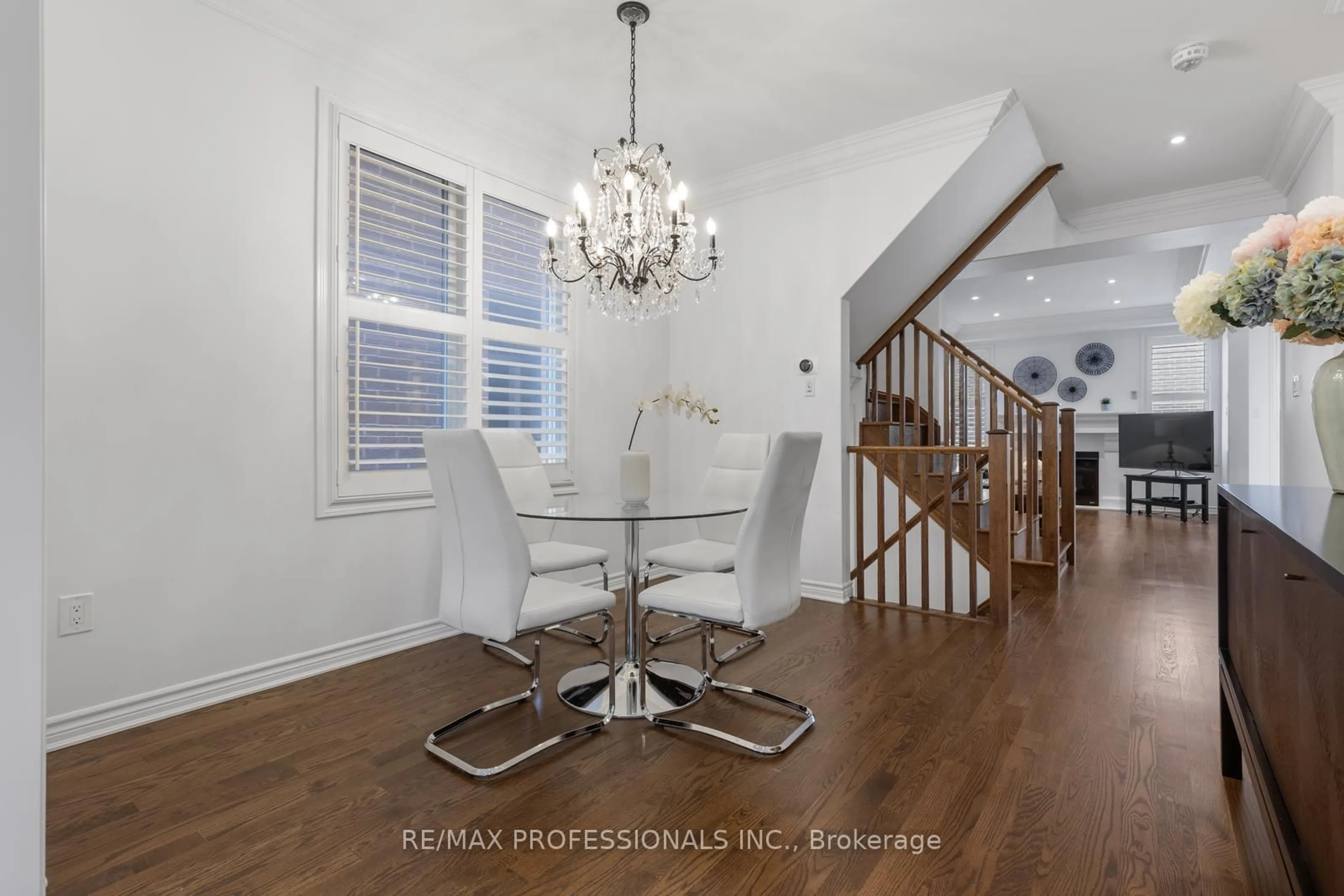 Dining room, wood/laminate floor for 400 Clarkson Gate, Milton Ontario L9E 0B8