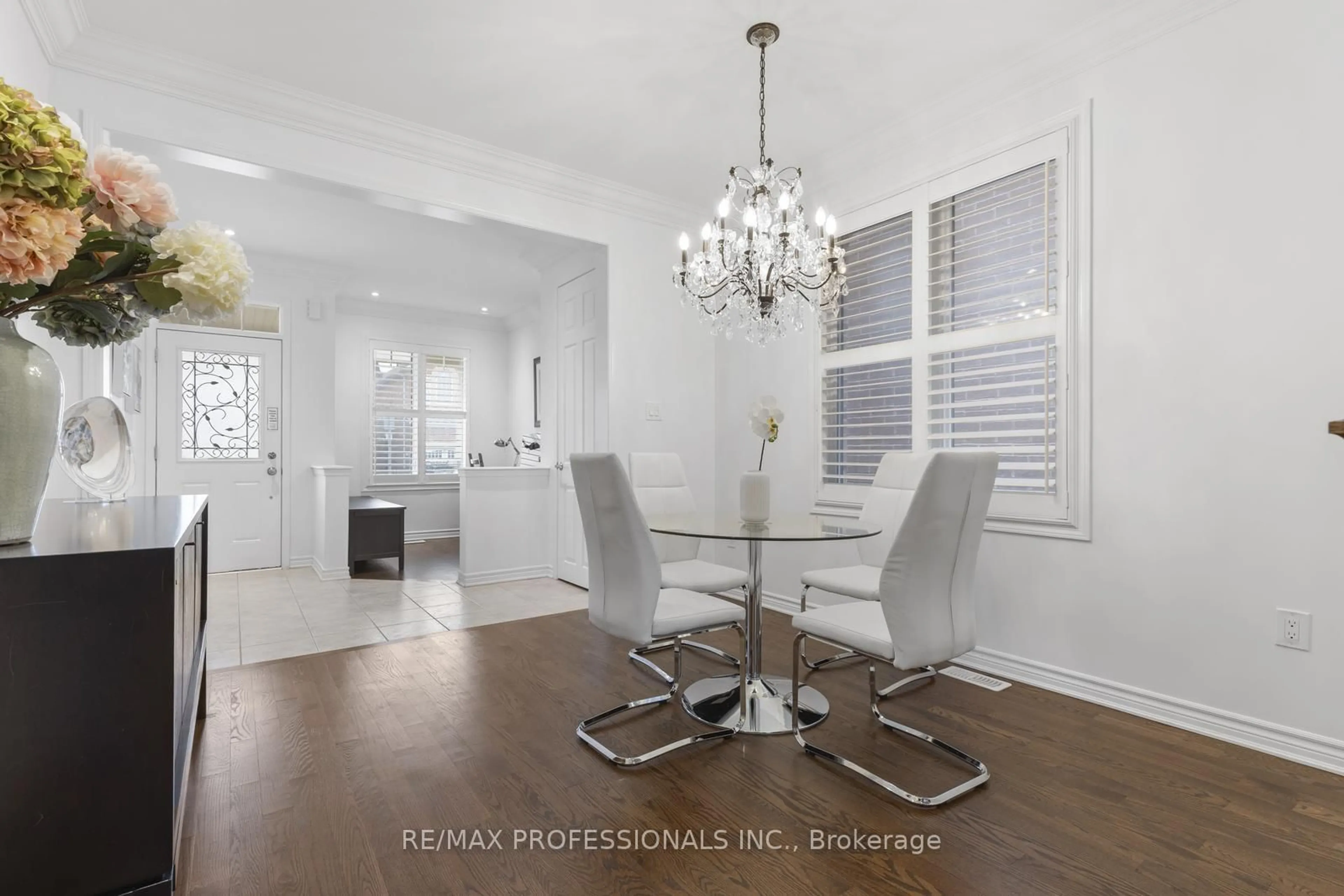 Dining room, unknown for 400 Clarkson Gate, Milton Ontario L9E 0B8