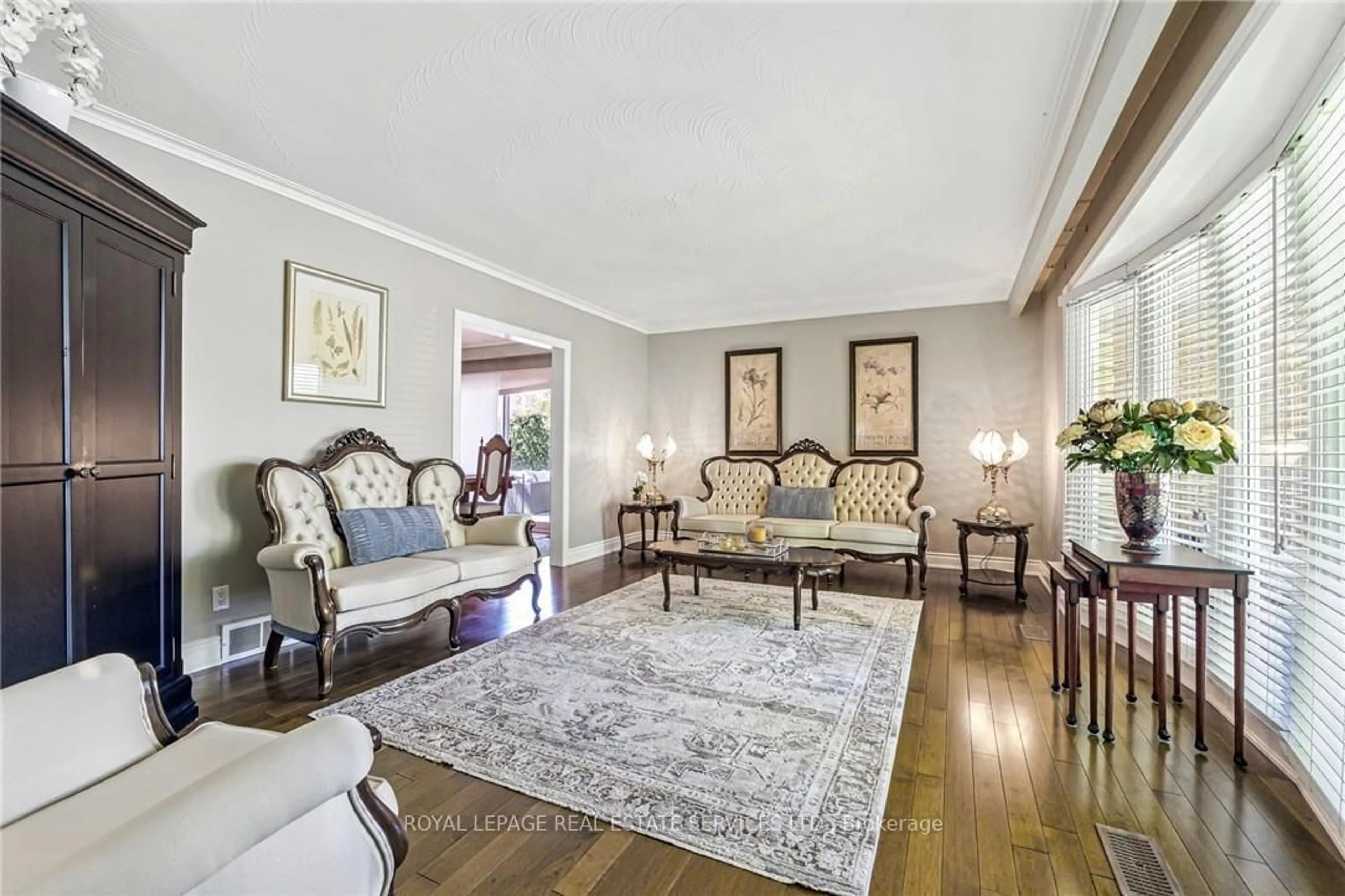 Living room with furniture, unknown for 296 Glen Afton Dr, Burlington Ontario L7L 1H1