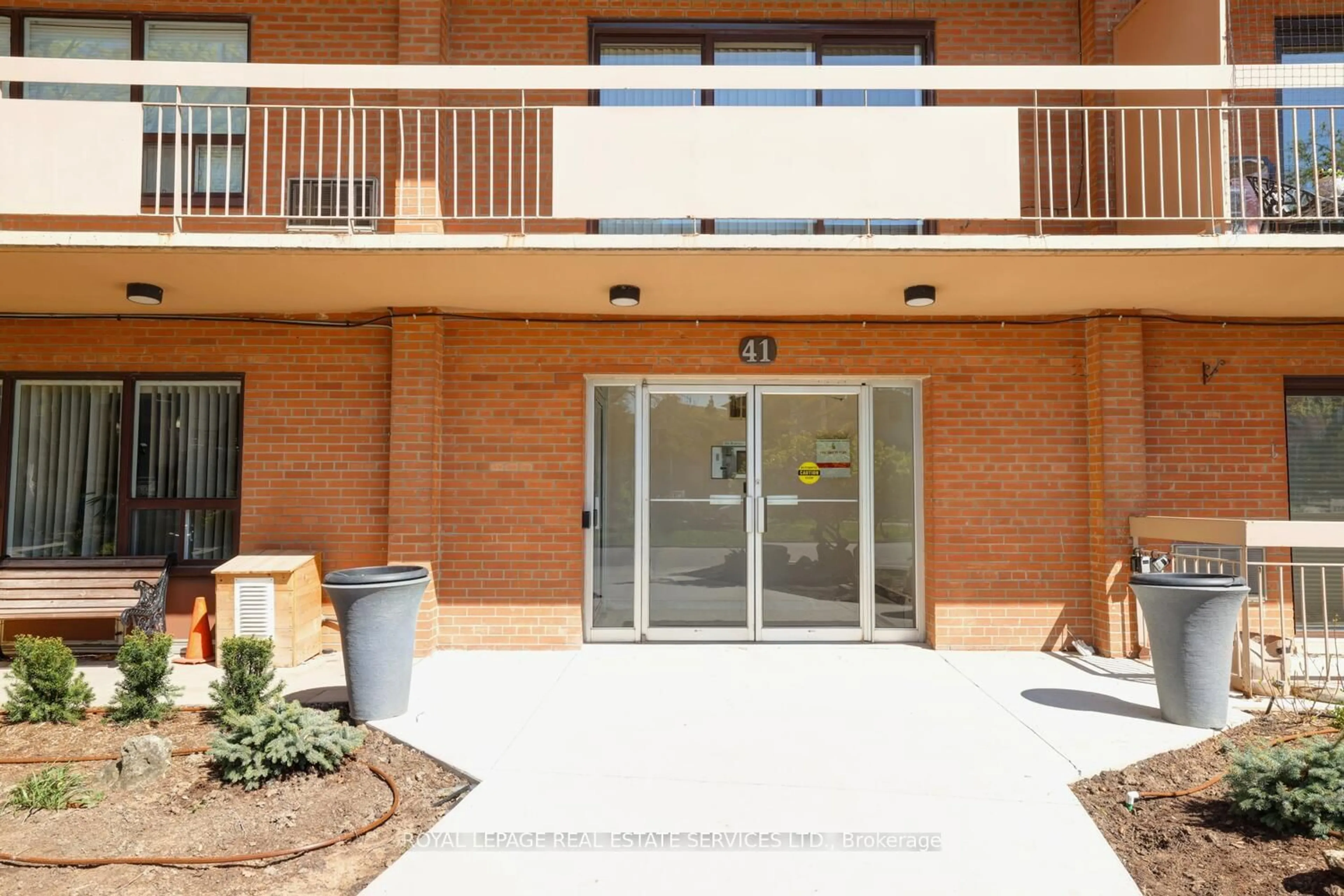 Patio, building for 41 Lake Shore Dr #104, Toronto Ontario M8V 1Z3