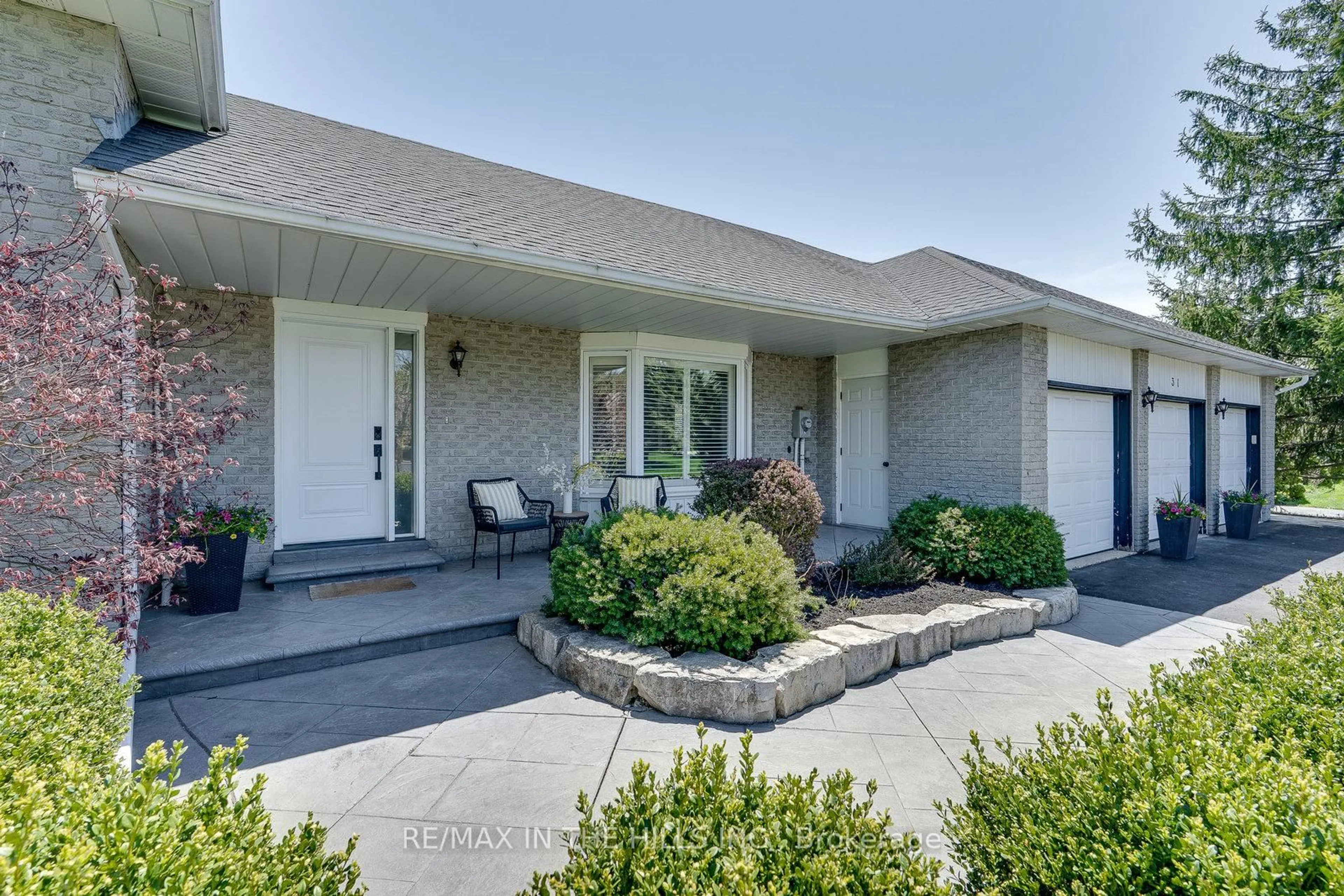 Home with brick exterior material, street for 31 Alanavale Rd, Caledon Ontario L7K 0T1