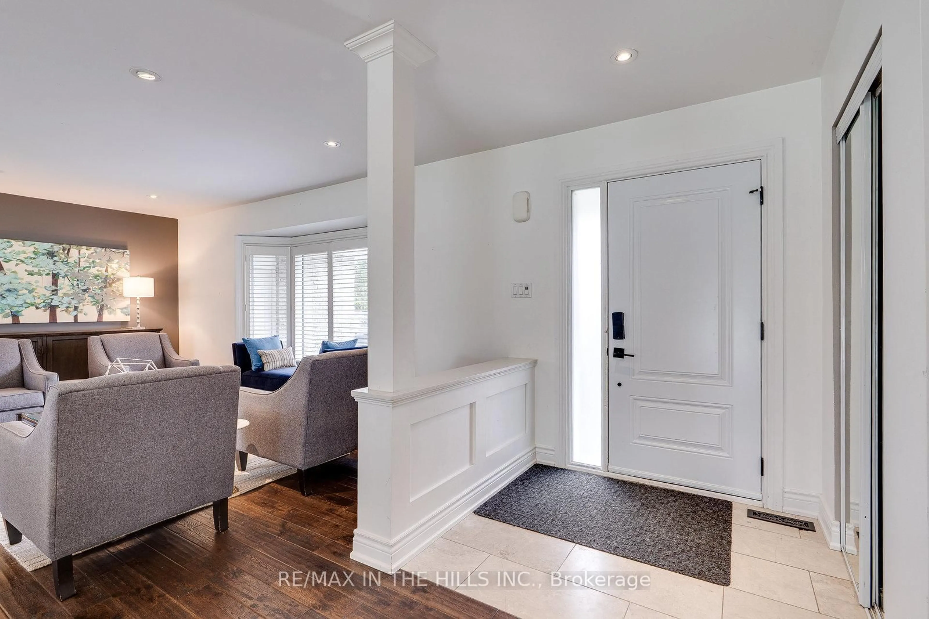 Indoor entryway for 31 Alanavale Rd, Caledon Ontario L7K 0T1