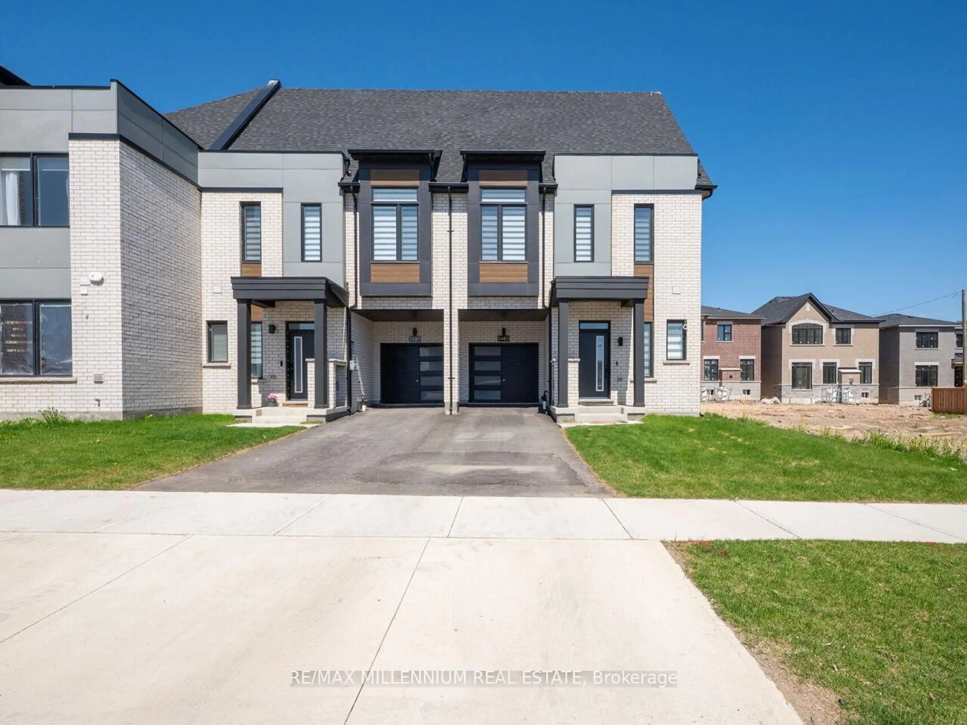 A pic from outside/outdoor area/front of a property/back of a property/a pic from drone, street for 3485 Post Rd, Oakville Ontario L6H 0Y9