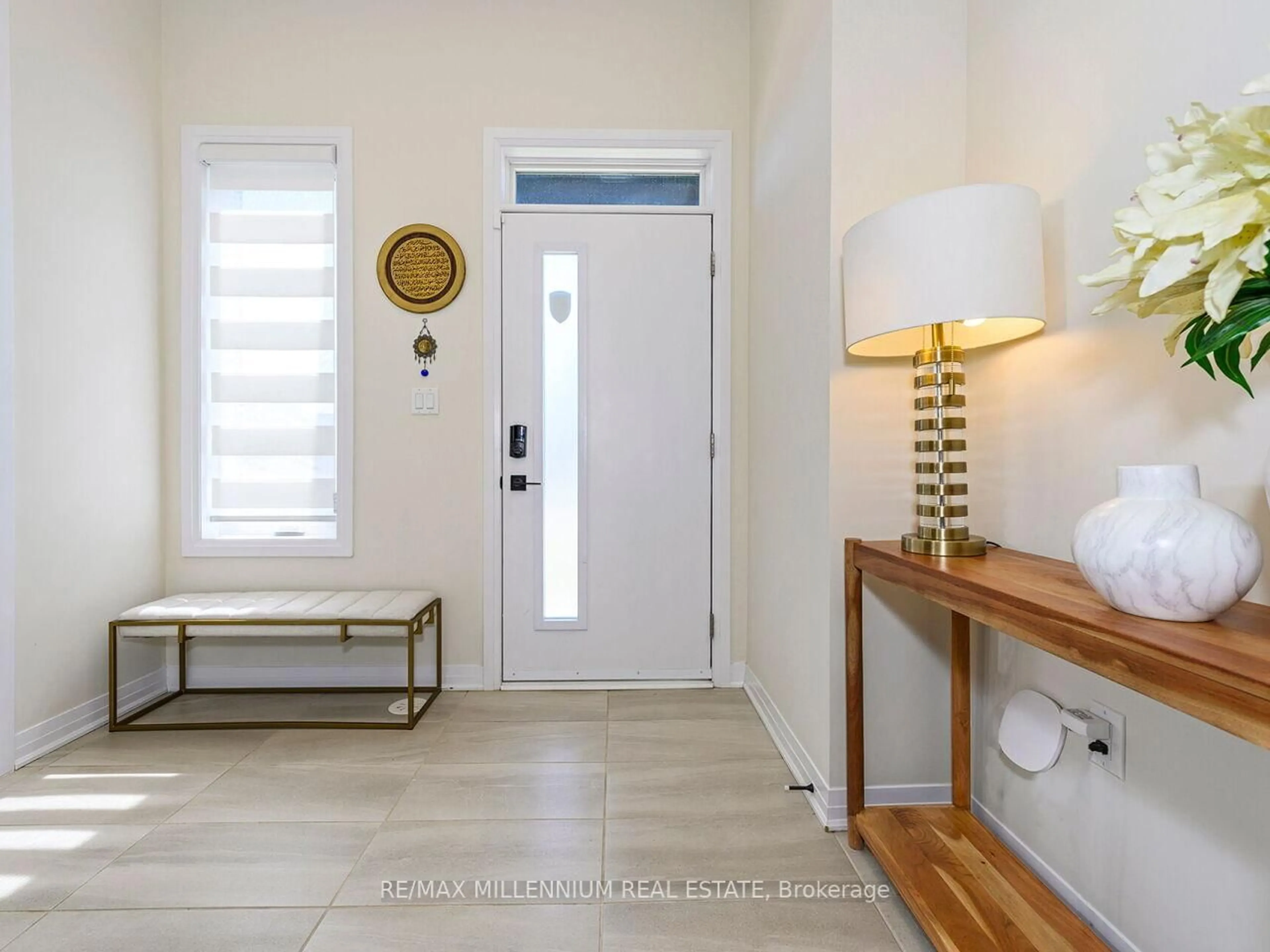 Indoor entryway for 3485 Post Rd, Oakville Ontario L6H 0Y9