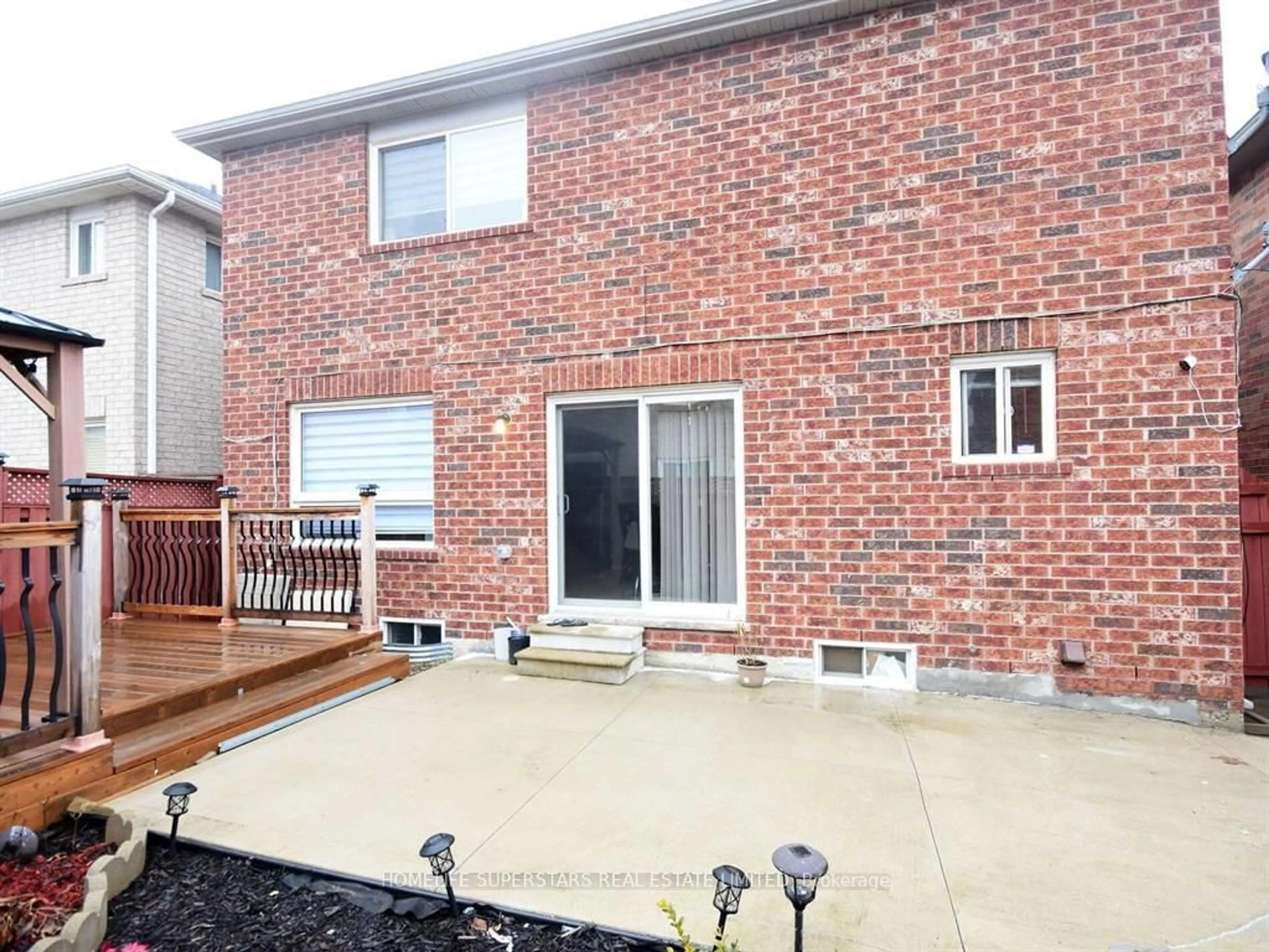 Patio, street for 64 Mccrimmon Dr, Brampton Ontario L7A 2Z3