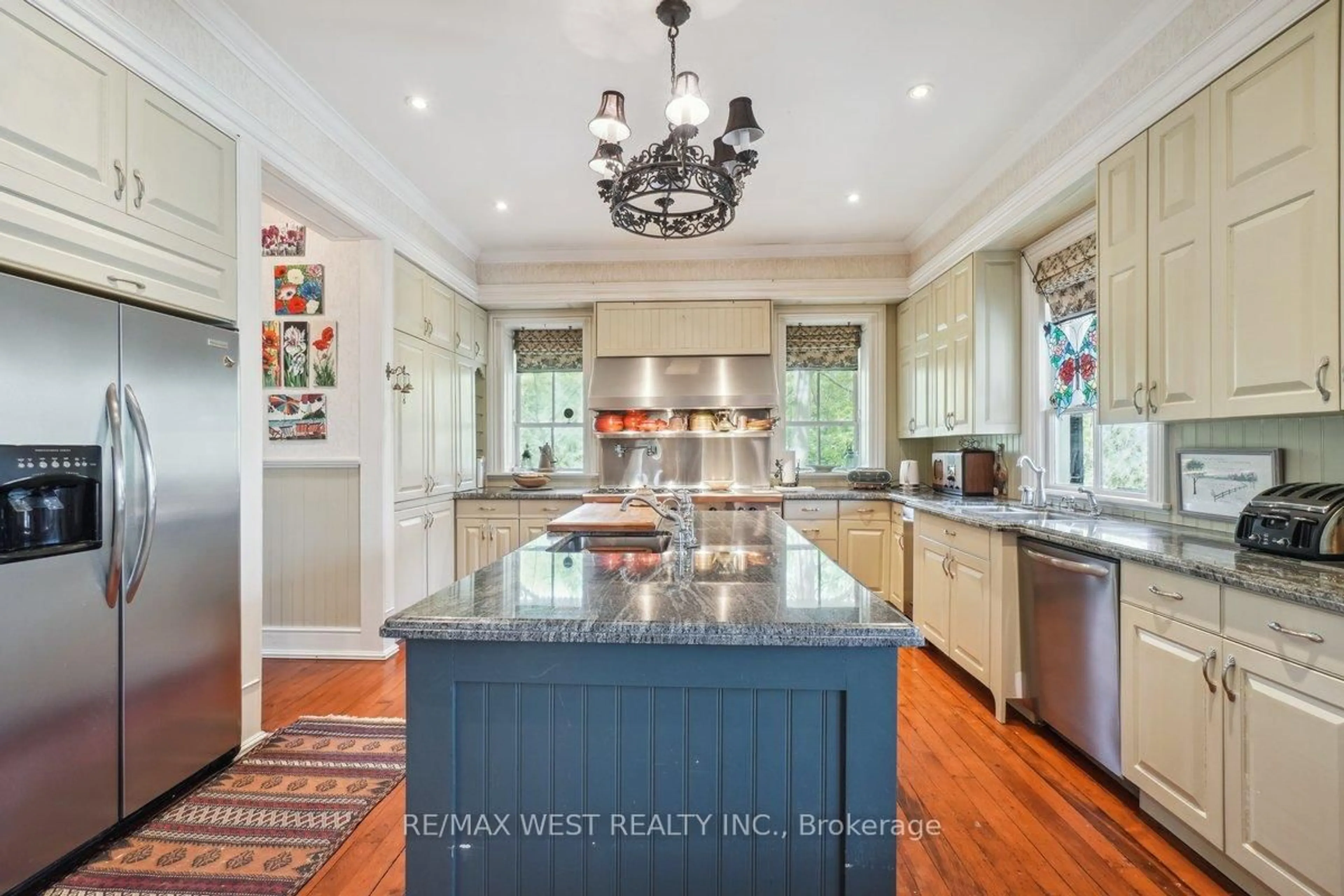 Open concept kitchen, ceramic/tile floor for 103 Thomas St, Milton Ontario L9T 2E3