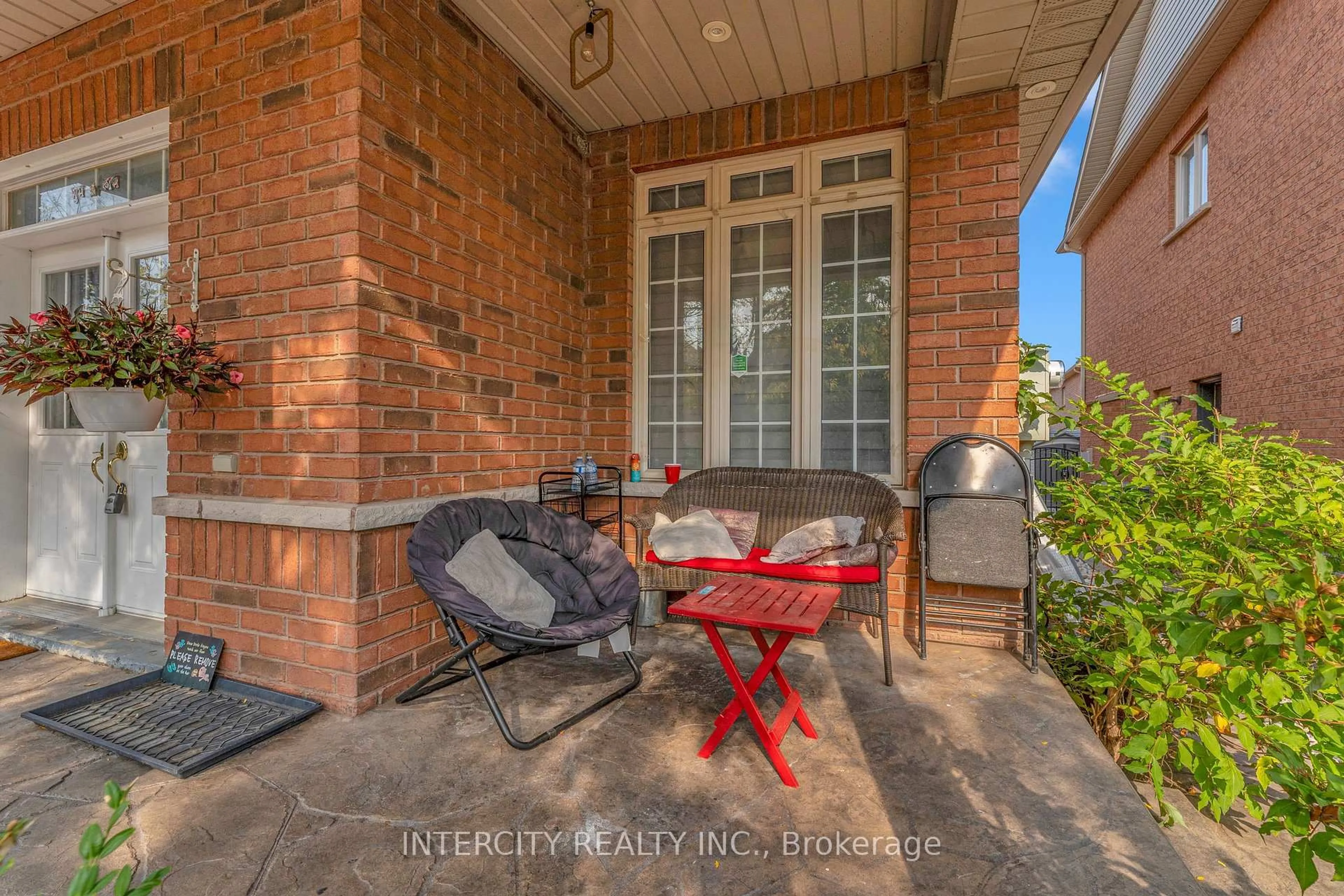 Patio, street for 7 Pika Tr, Brampton Ontario L6R 2X1