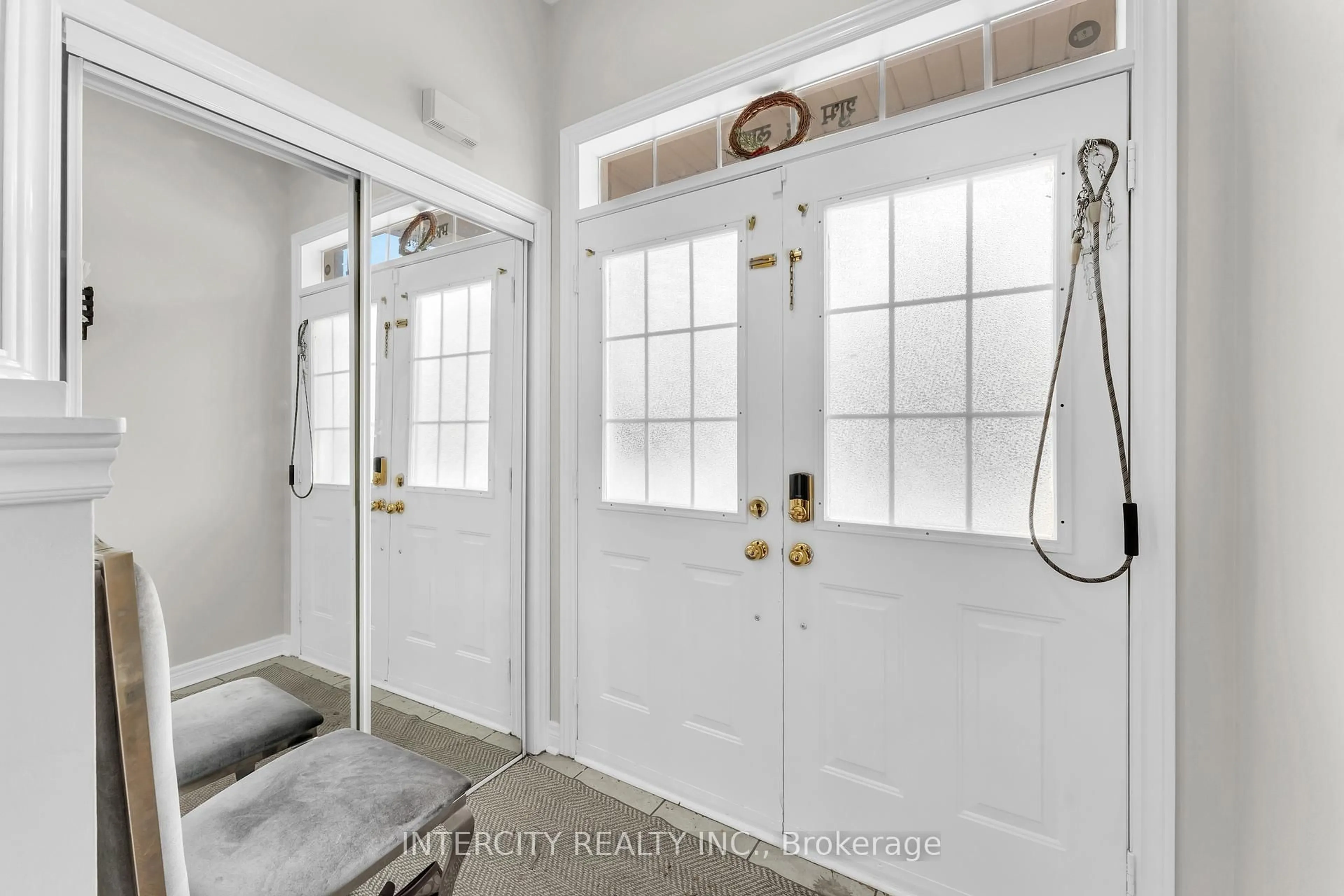 Indoor entryway for 7 Pika Tr, Brampton Ontario L6R 2X1