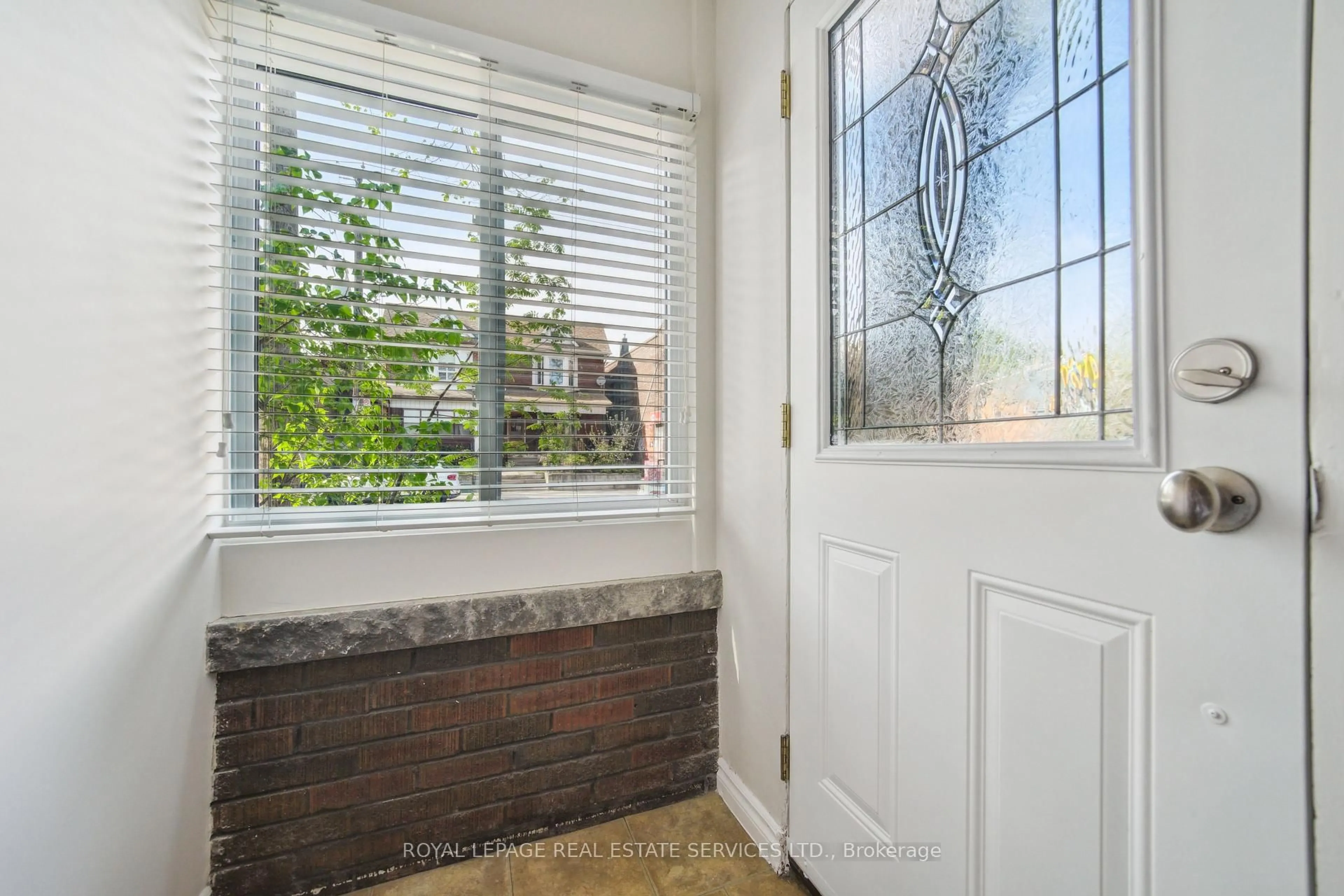 Indoor entryway for 243 Annette St, Toronto Ontario M6P 1R2
