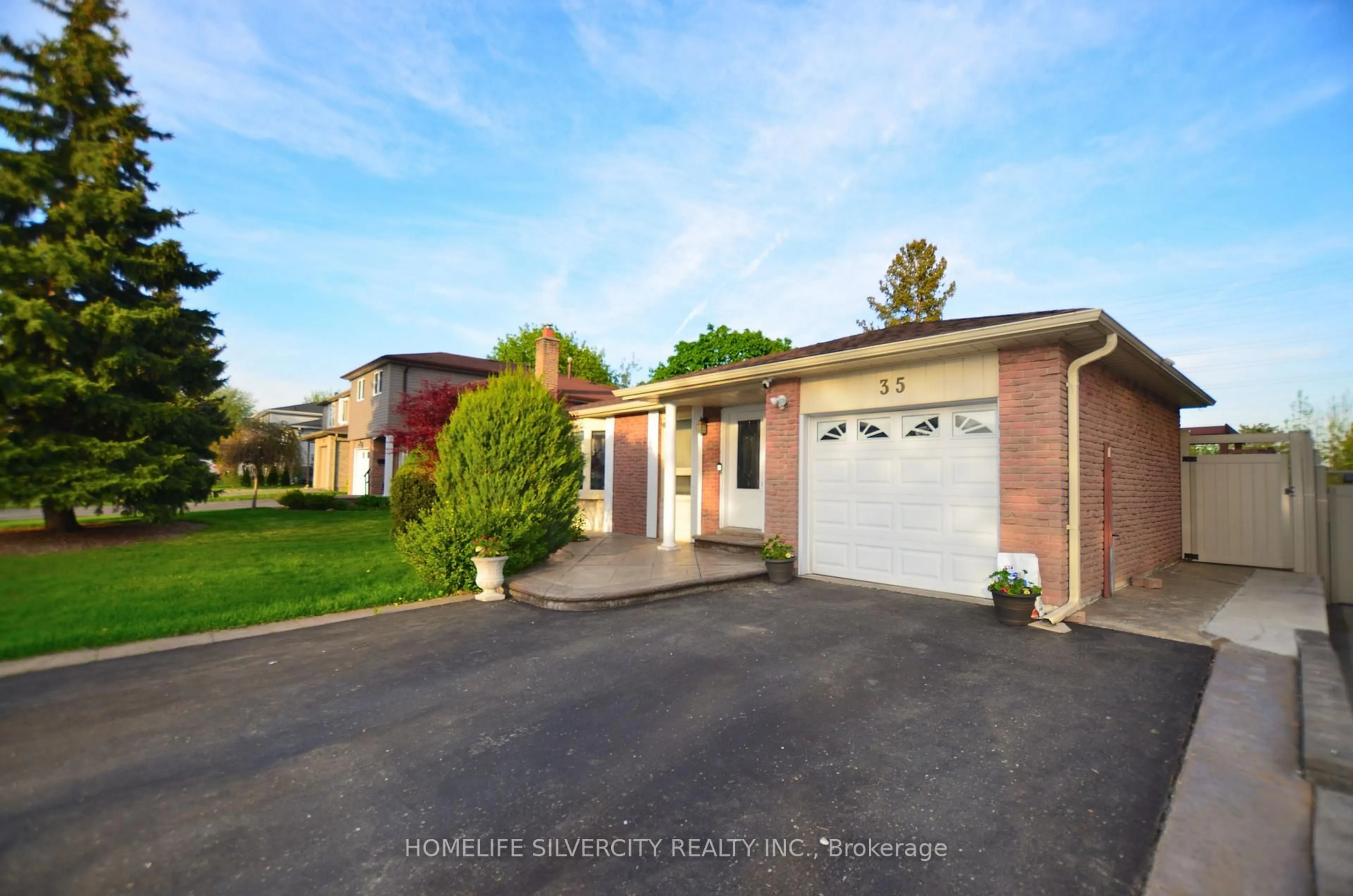 A pic from outside/outdoor area/front of a property/back of a property/a pic from drone, street for 35 Geneva Cres, Brampton Ontario L6S 1K7