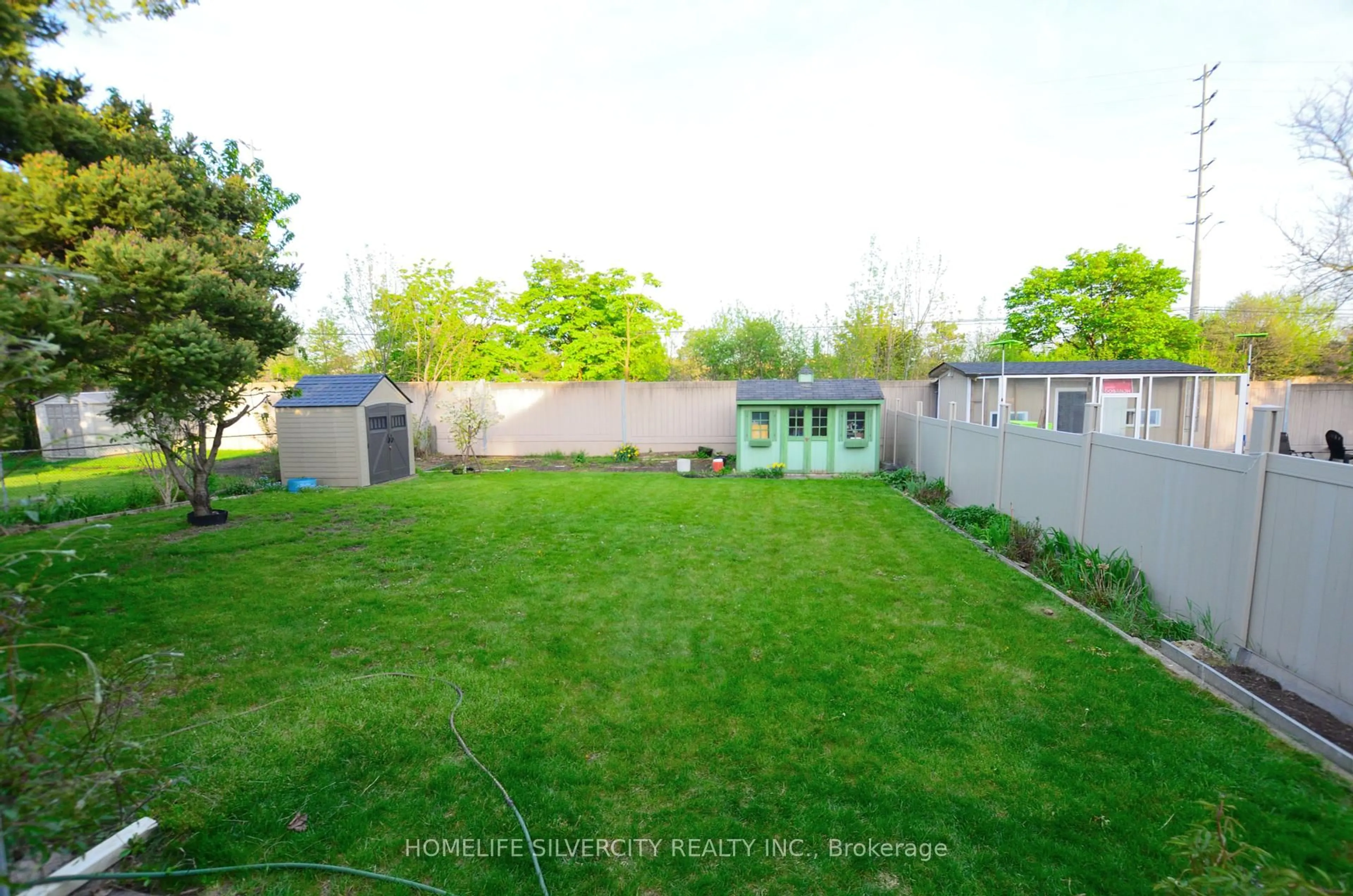 A pic from outside/outdoor area/front of a property/back of a property/a pic from drone, street for 35 Geneva Cres, Brampton Ontario L6S 1K7
