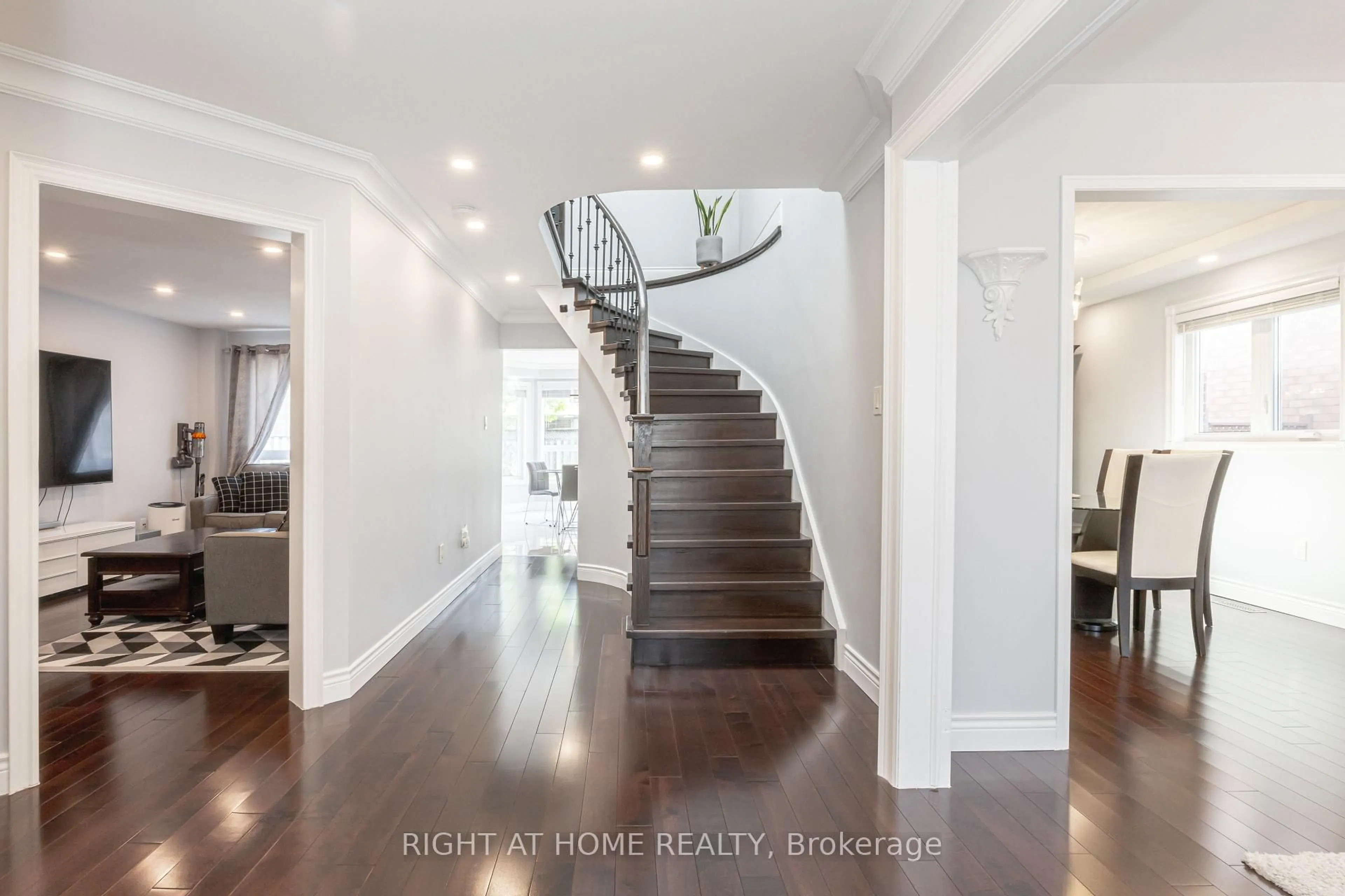 Unknown for 5369 Fallingbrook Dr, Mississauga Ontario L5V 1P7