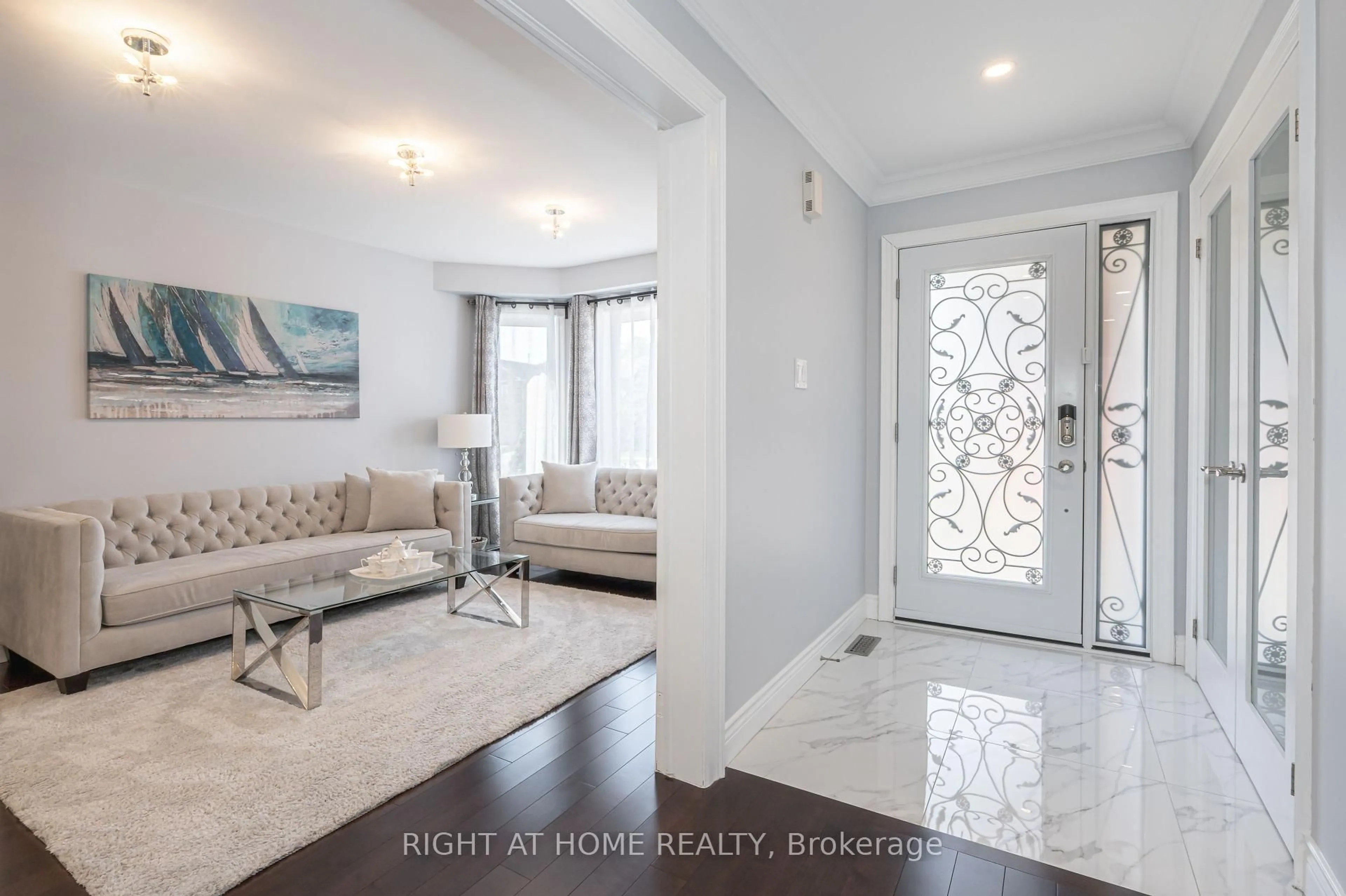 Indoor entryway for 5369 Fallingbrook Dr, Mississauga Ontario L5V 1P7