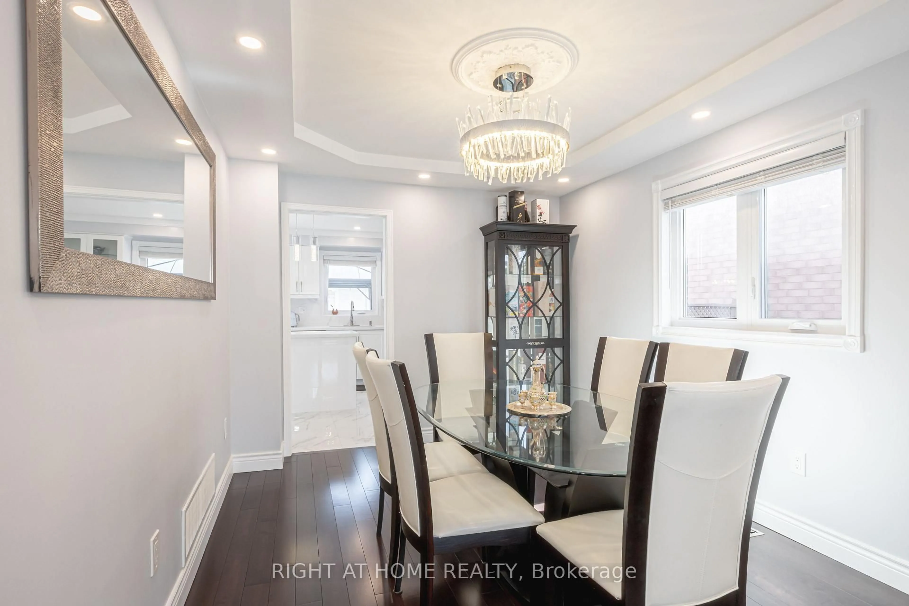 Dining room, wood/laminate floor for 5369 Fallingbrook Dr, Mississauga Ontario L5V 1P7