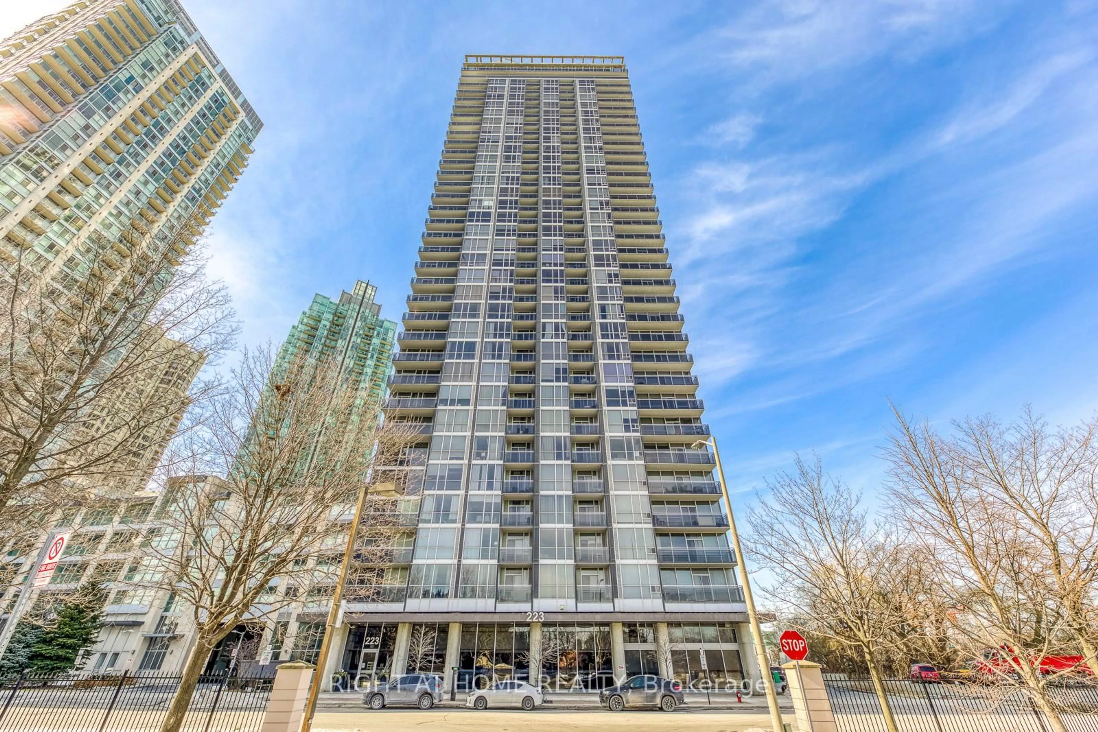 Unknown for 223 Webb Dr #802, Mississauga Ontario L5B 0E8