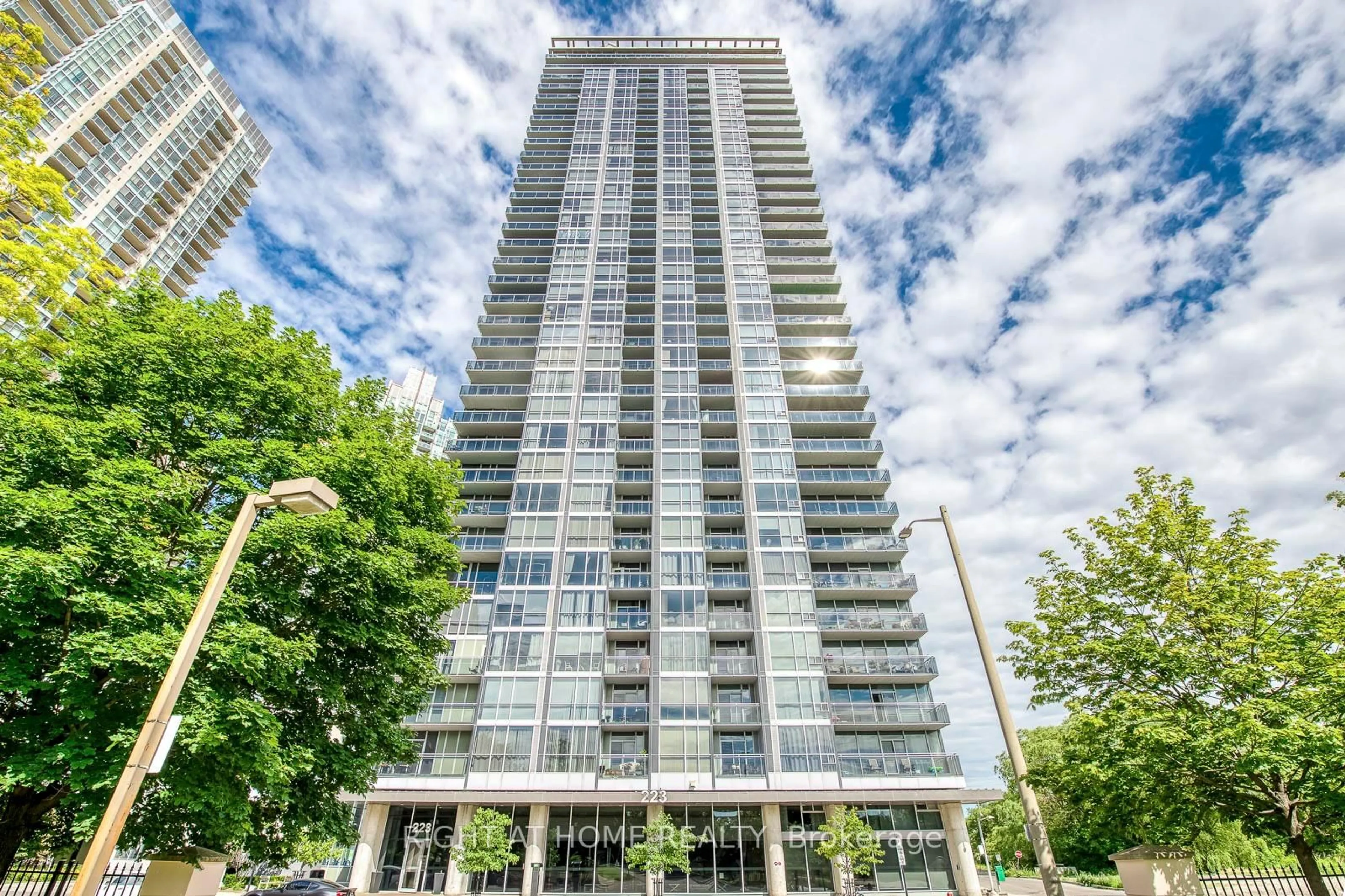 Unknown for 223 Webb Dr #802, Mississauga Ontario L5B 0E8