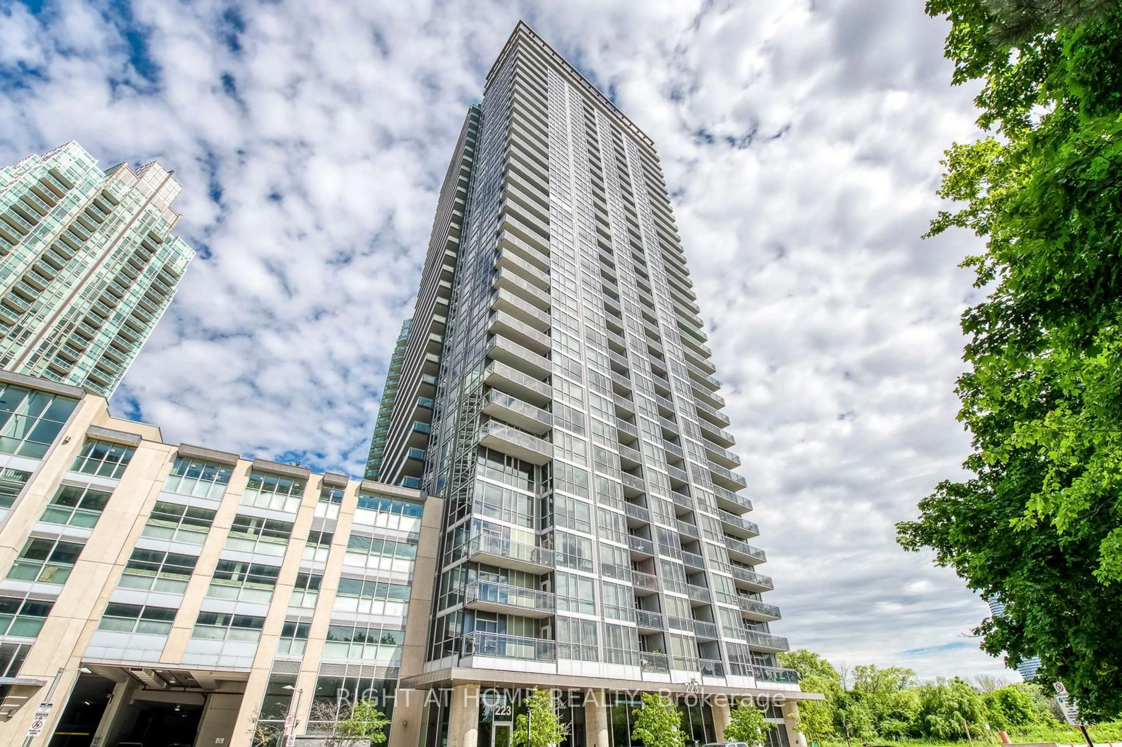 Unknown for 223 Webb Dr #802, Mississauga Ontario L5B 0E8