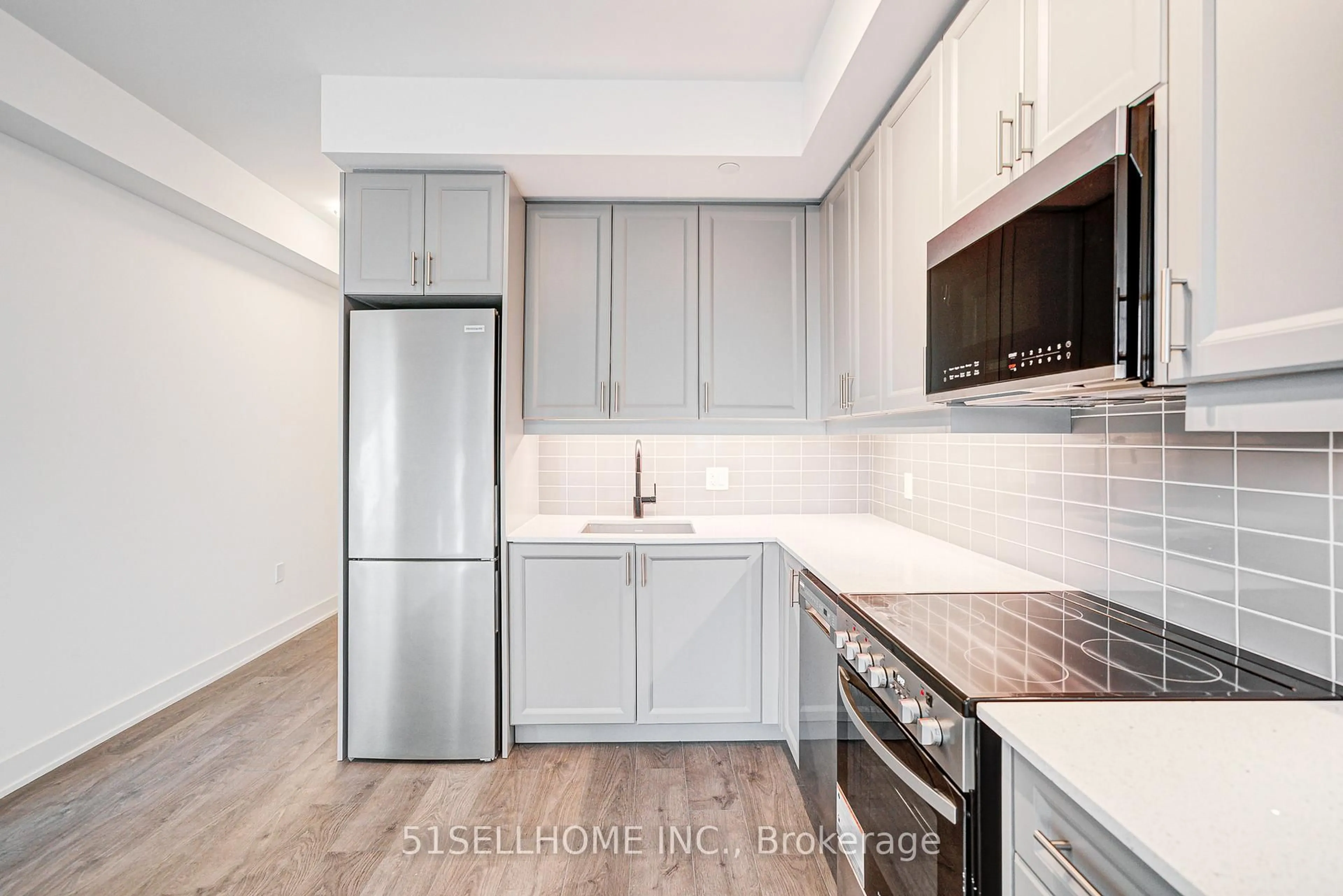 Standard kitchen, ceramic/tile floor for 2333 Khalsa Gate #202, Oakville Ontario L6M 0X7