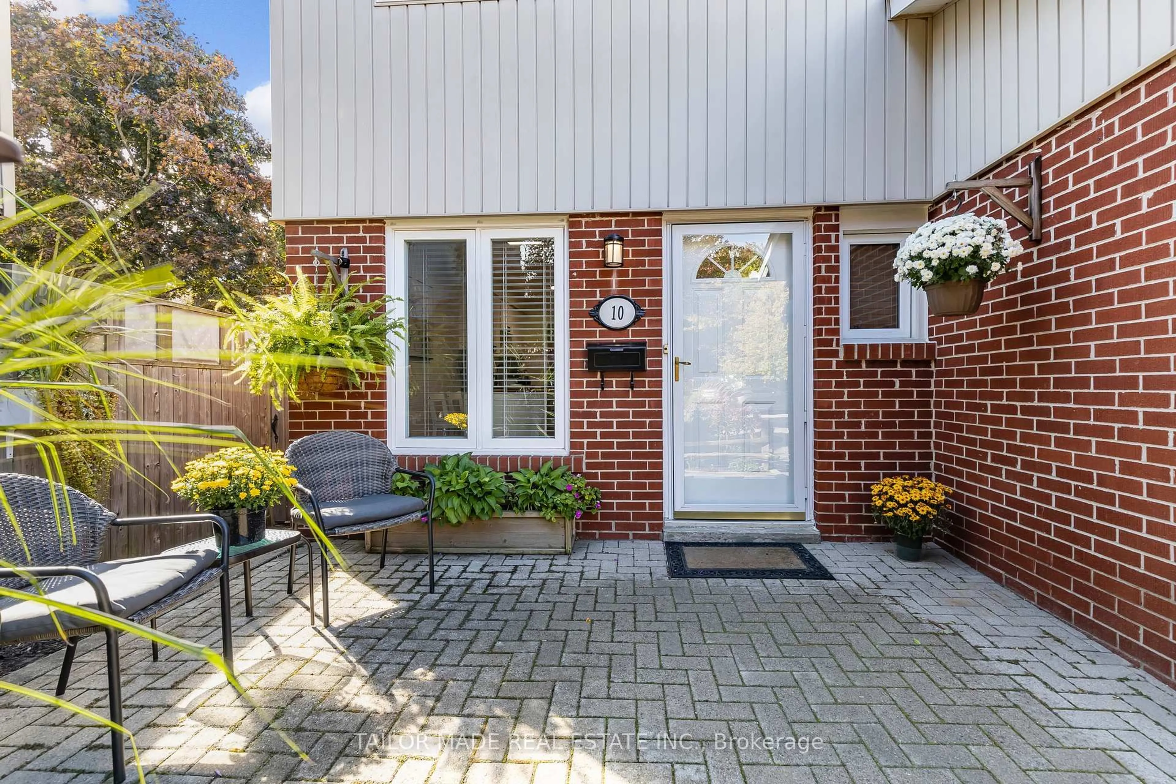 Patio, street for 10 Shelbourne Crt, Brampton Ontario L6Z 1C2