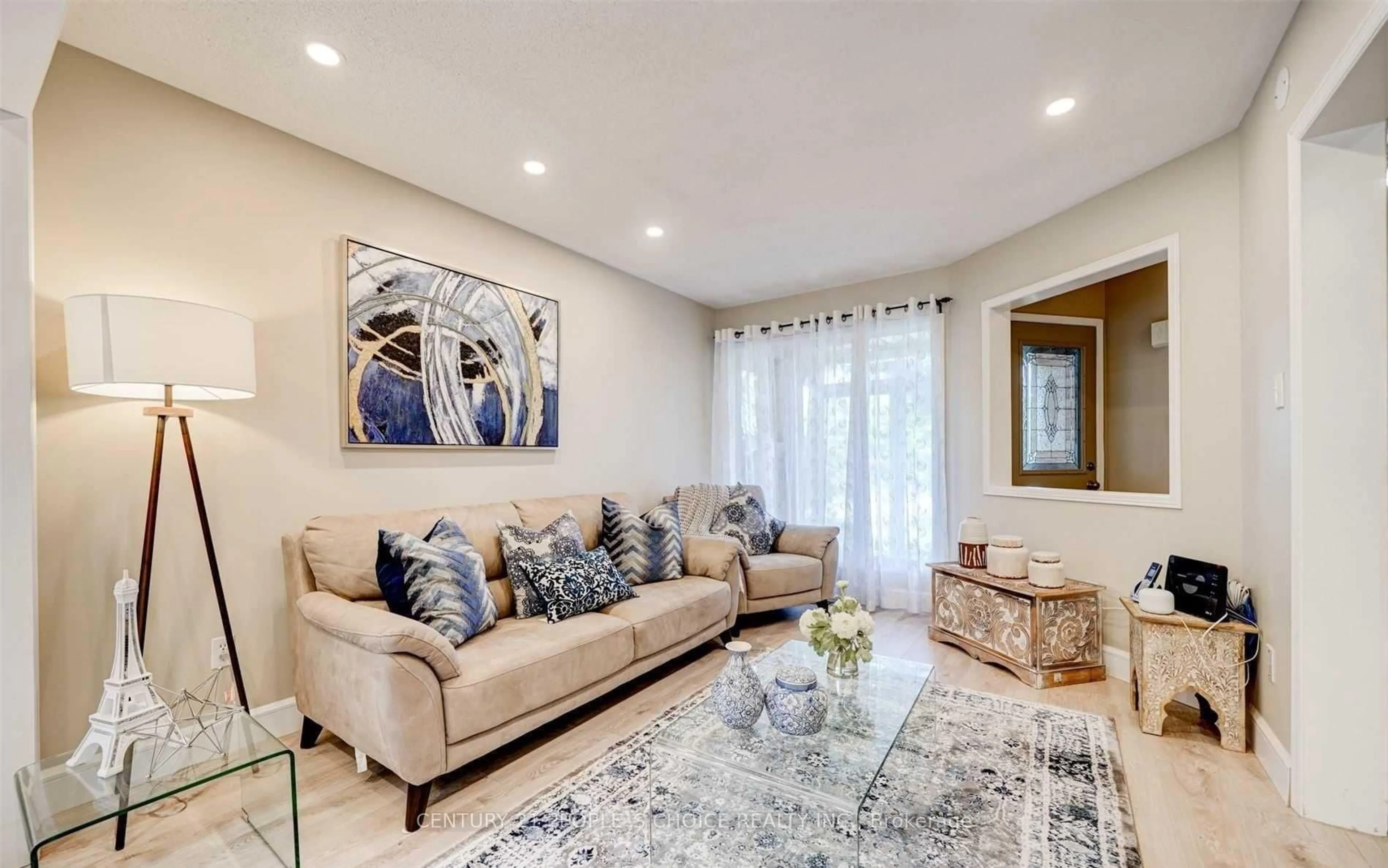 Living room with furniture, unknown for 1162 Leewood Dr, Oakville Ontario L6M 3B9