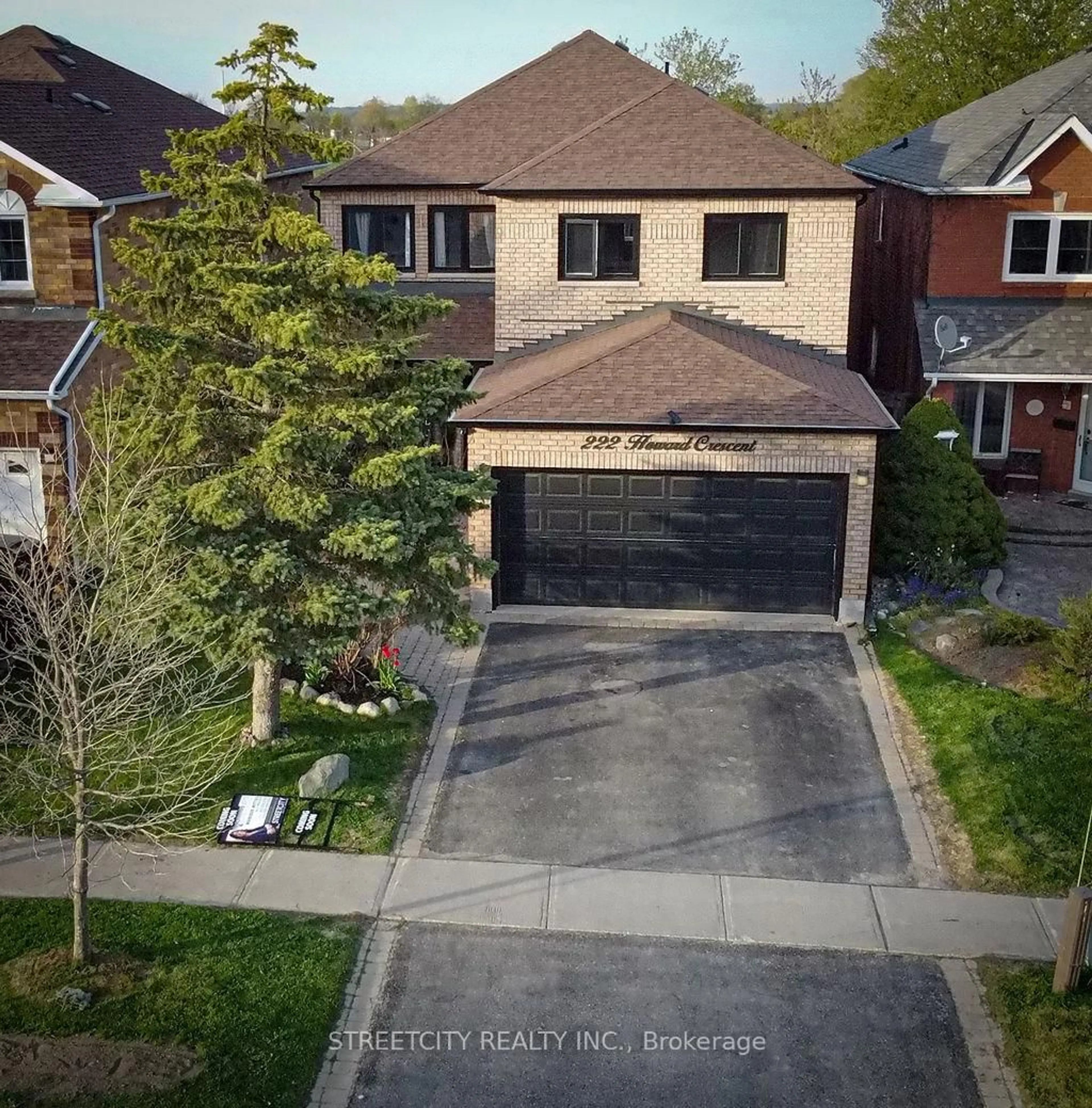 A pic from outside/outdoor area/front of a property/back of a property/a pic from drone, street for 222 Howard Cres, Orangeville Ontario L9W 4W5