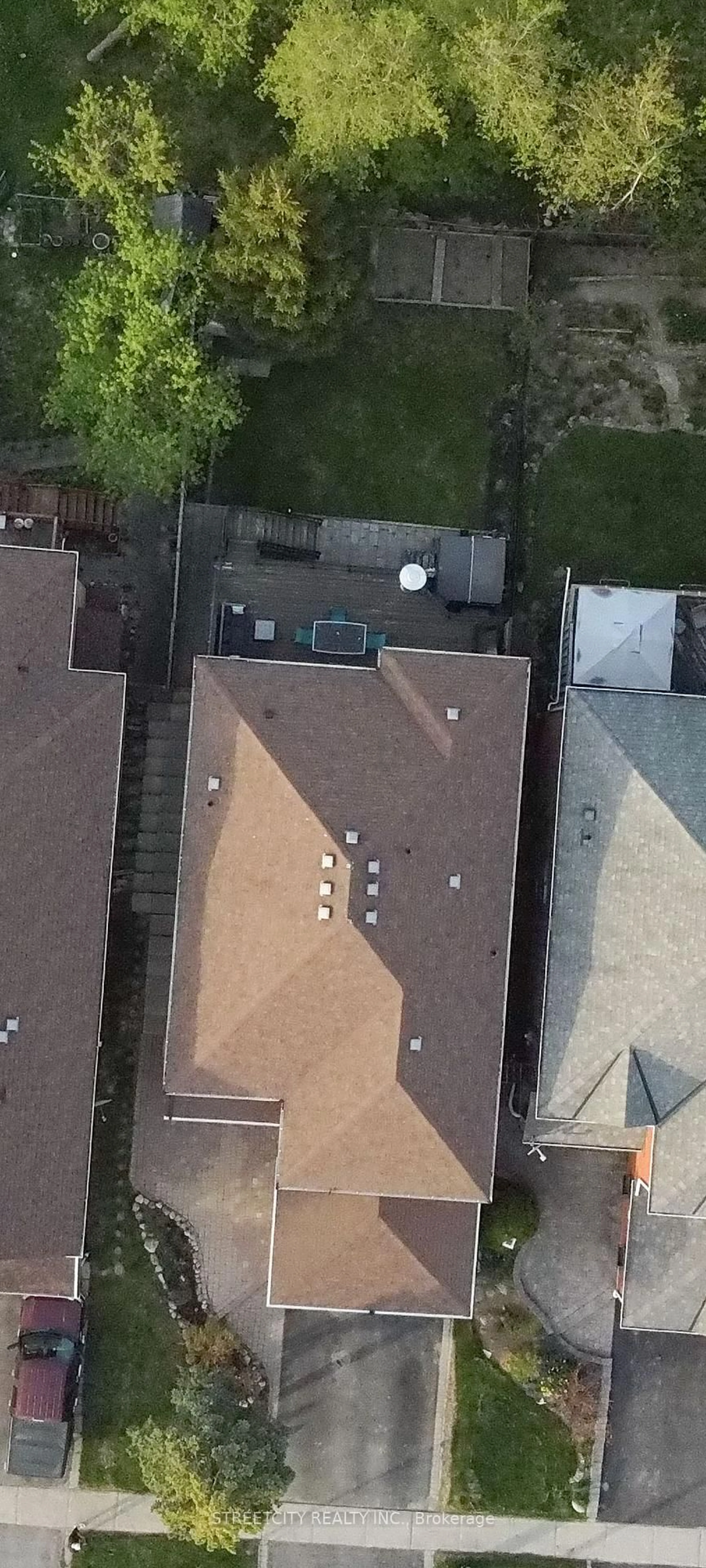 A pic from outside/outdoor area/front of a property/back of a property/a pic from drone, city buildings view from balcony for 222 Howard Cres, Orangeville Ontario L9W 4W5