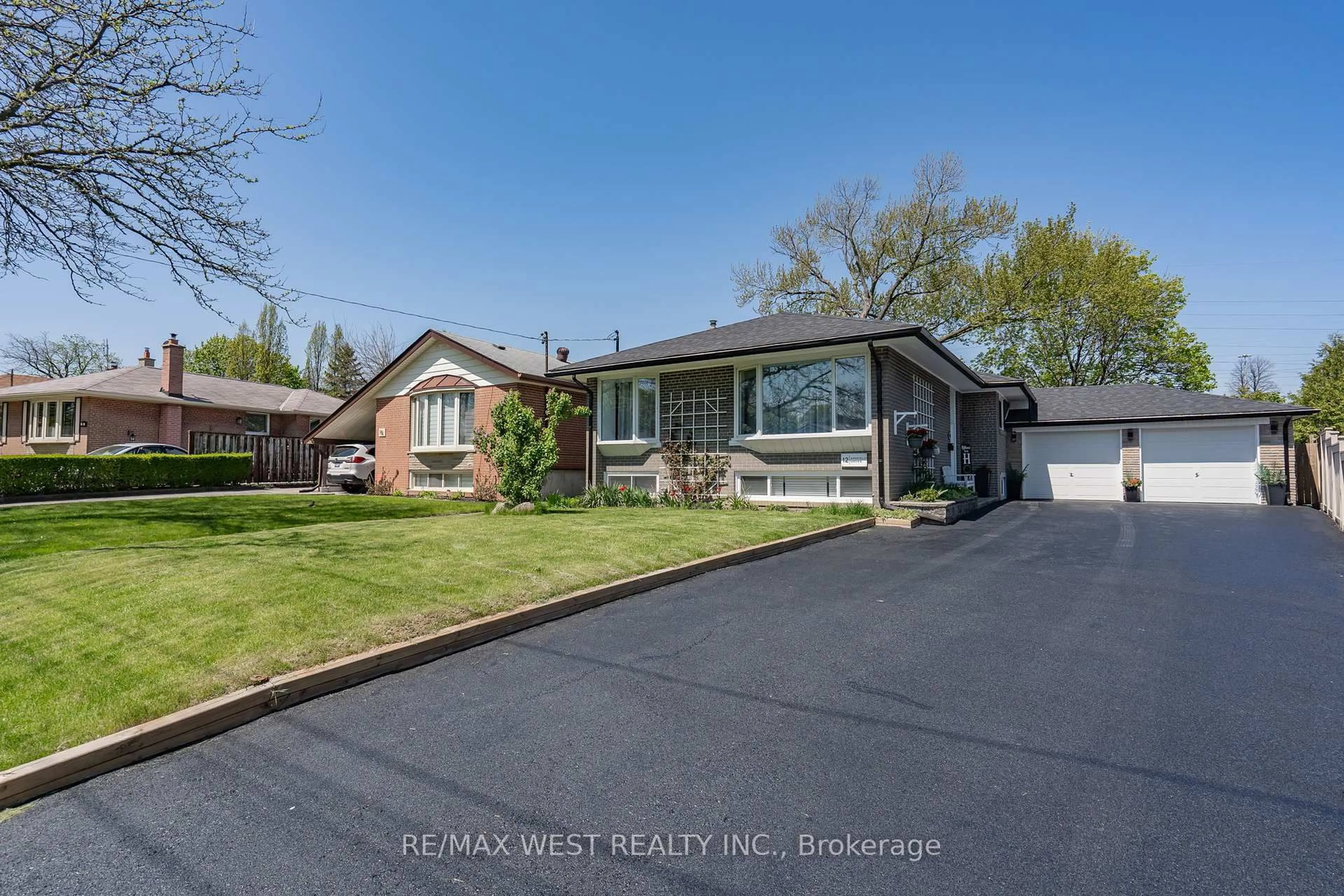 A pic from outside/outdoor area/front of a property/back of a property/a pic from drone, street for 12 Ashfield Dr, Toronto Ontario M9C 4T6