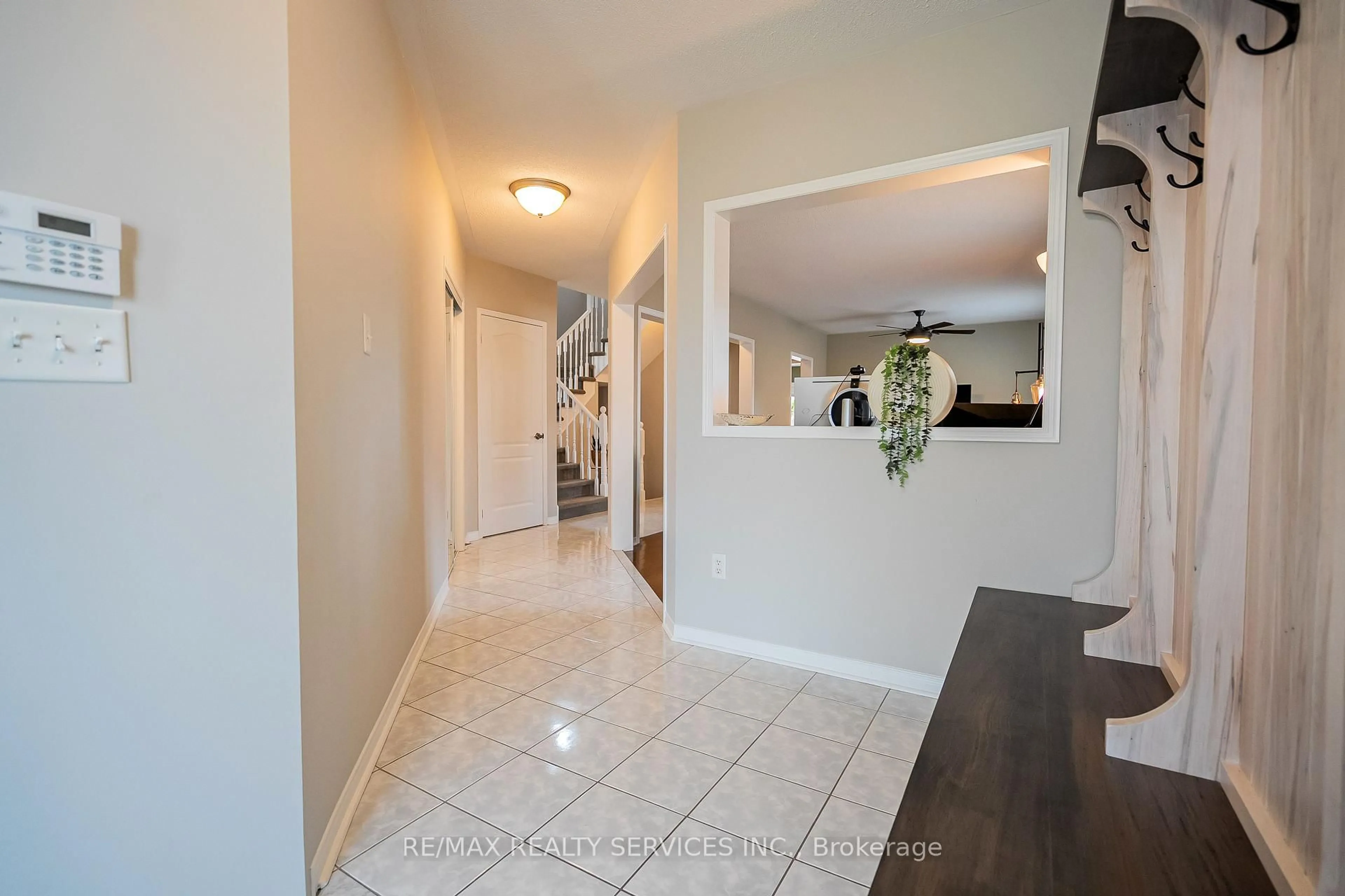 Indoor entryway for 45 Culture Cres, Brampton Ontario L6X 4X8