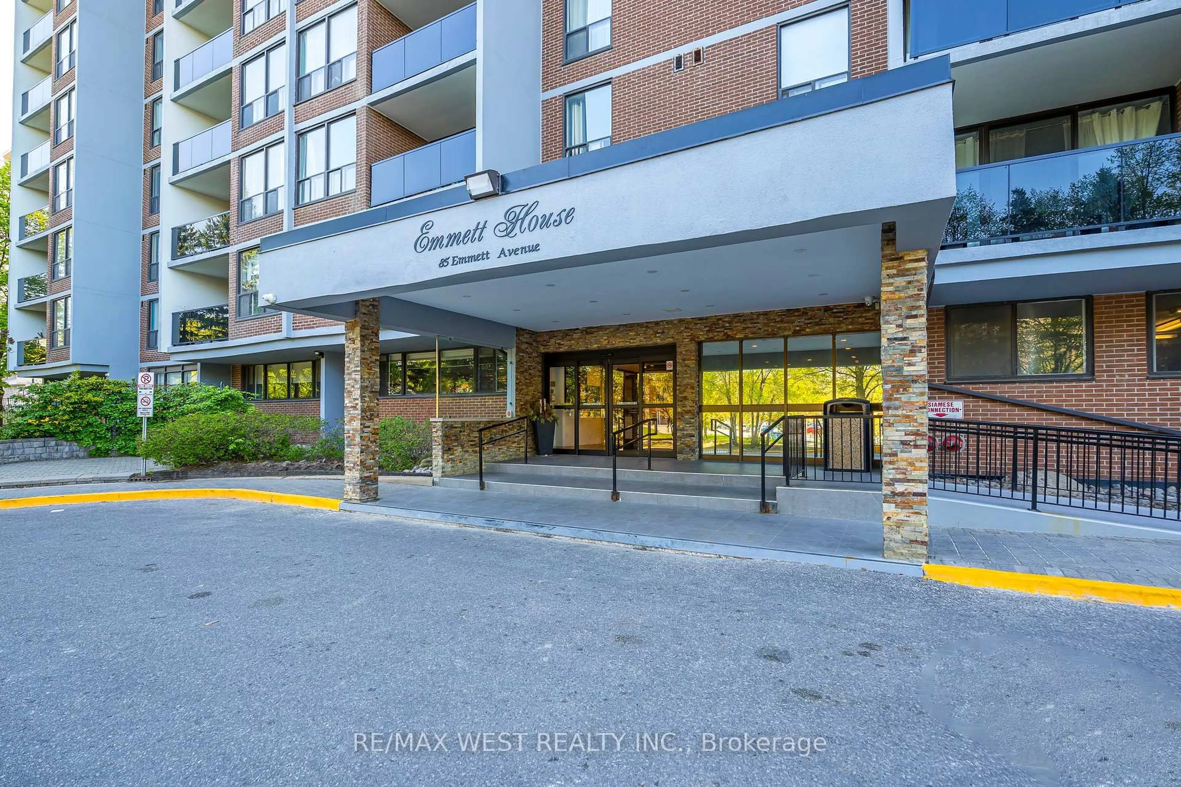 Indoor foyer for 85 Emmett Ave #1908, Toronto Ontario M6M 5A2