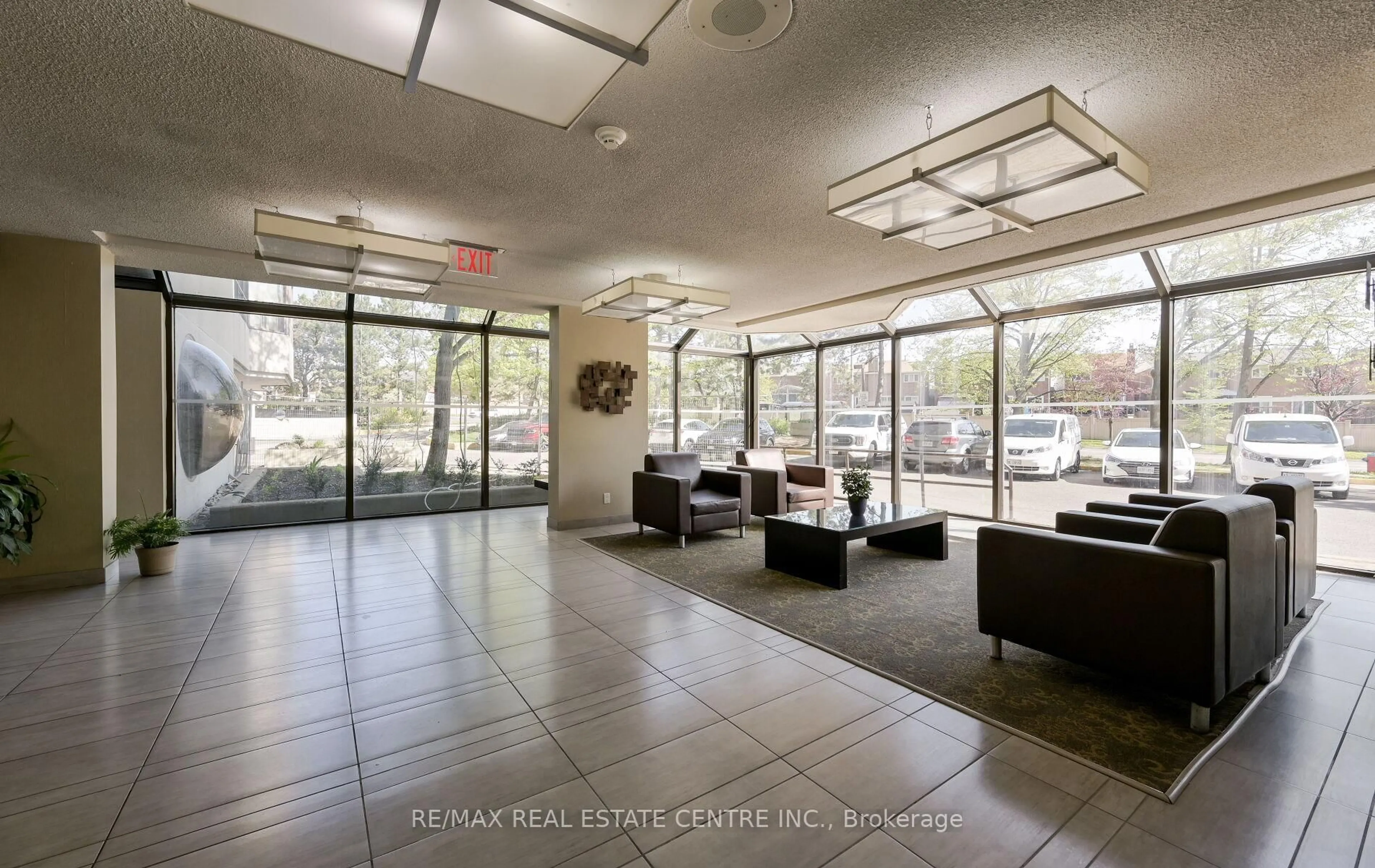 Lobby for 200 Robert Speck Pkwy #2006, Mississauga Ontario L4Z 1S3