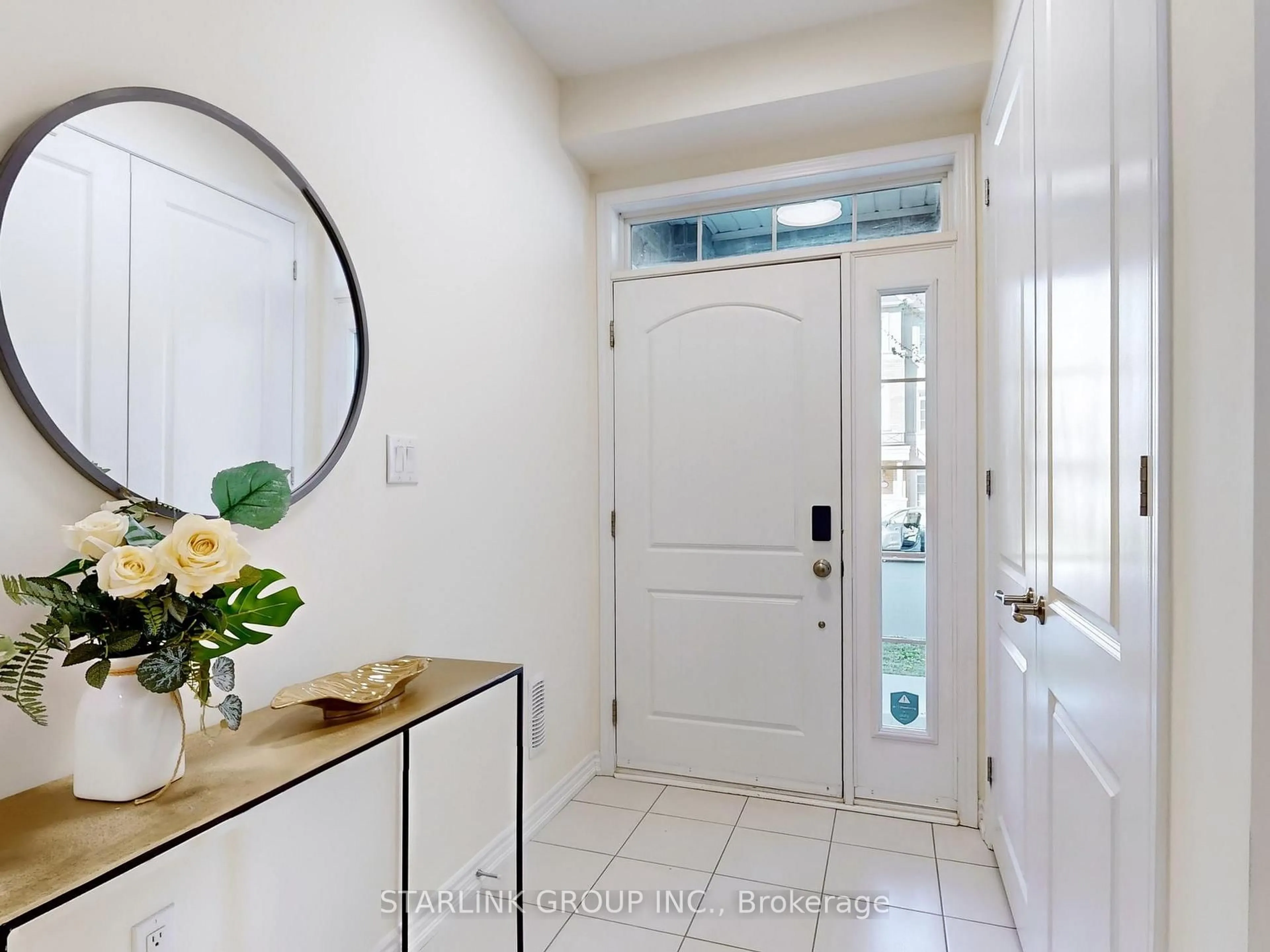 Indoor entryway for 3306 Carding Mill Tr, Oakville Ontario L6M 1S1
