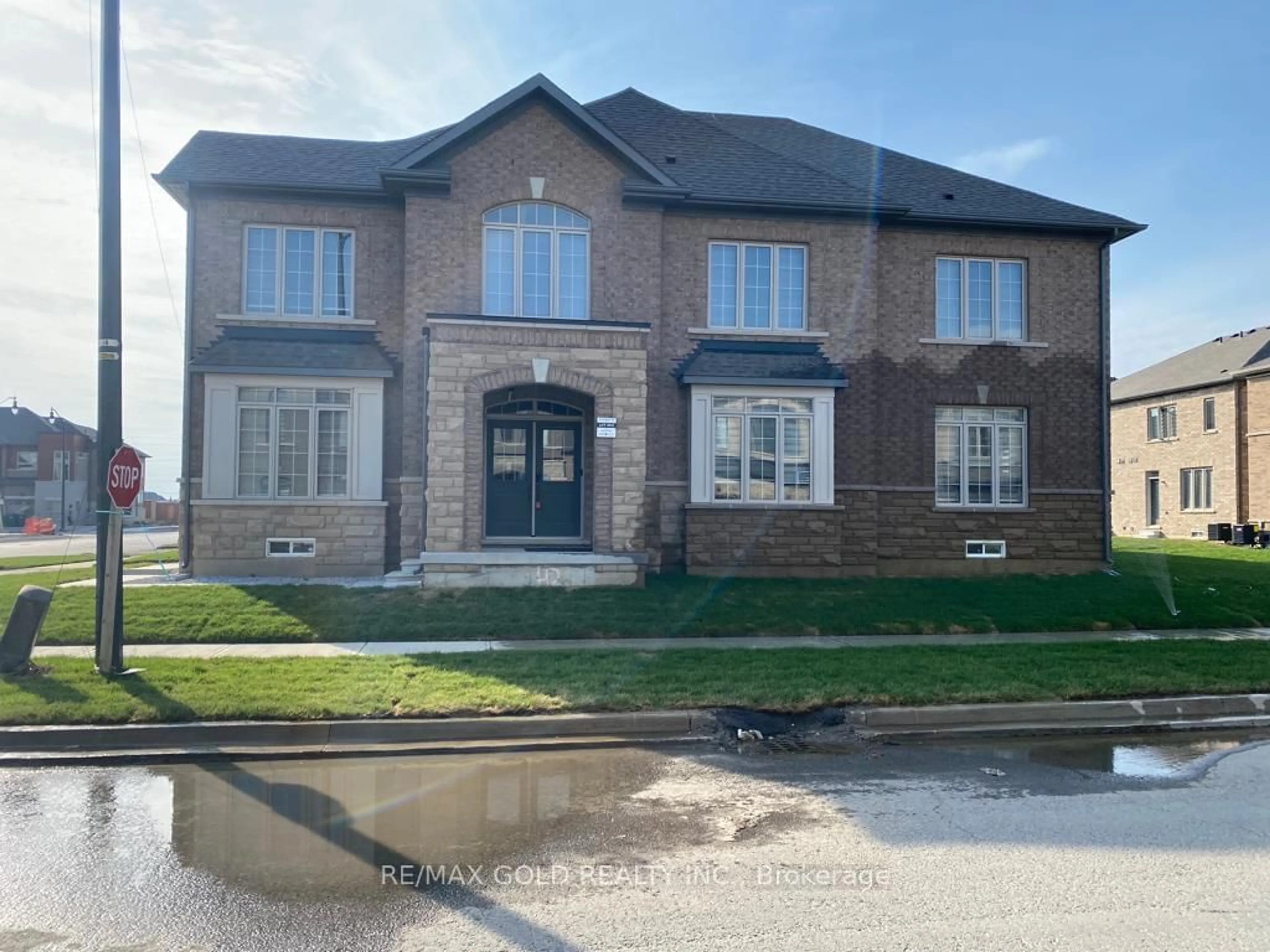Home with brick exterior material, street for 537 Veterans Dr, Brampton Ontario L7A 0C4