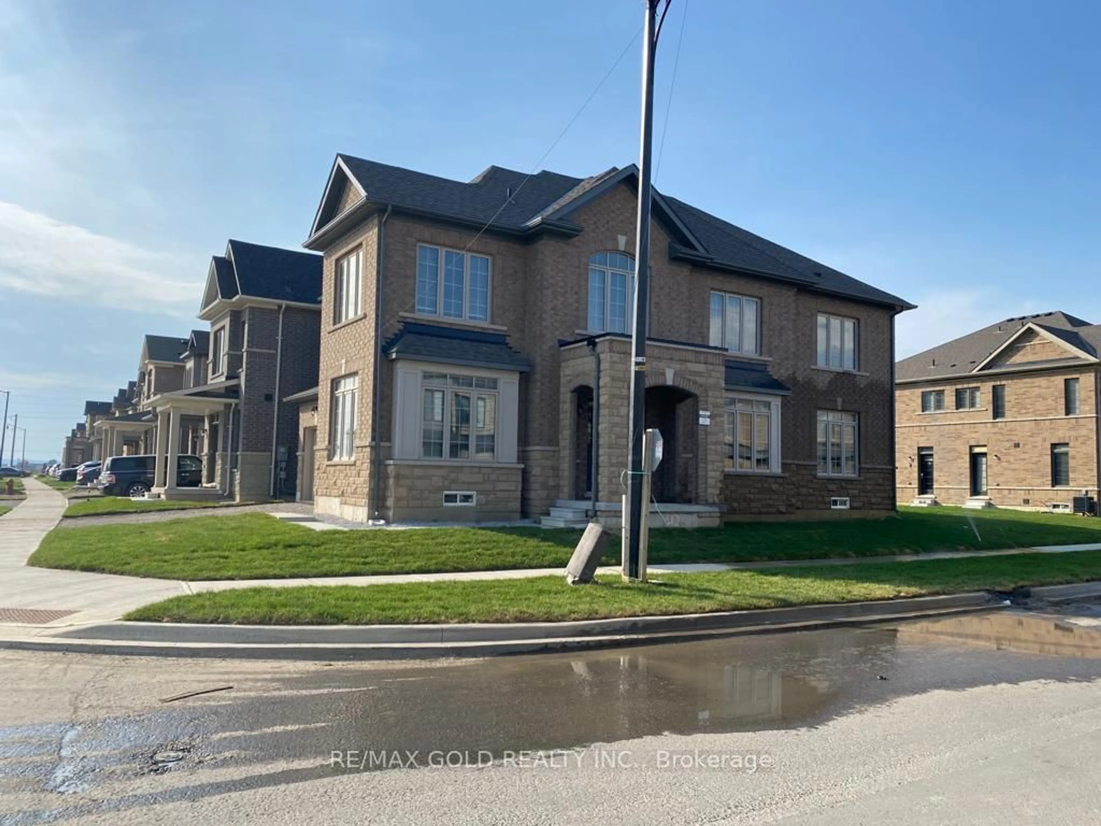 Unknown for 537 Veterans Dr, Brampton Ontario L7A 0C4