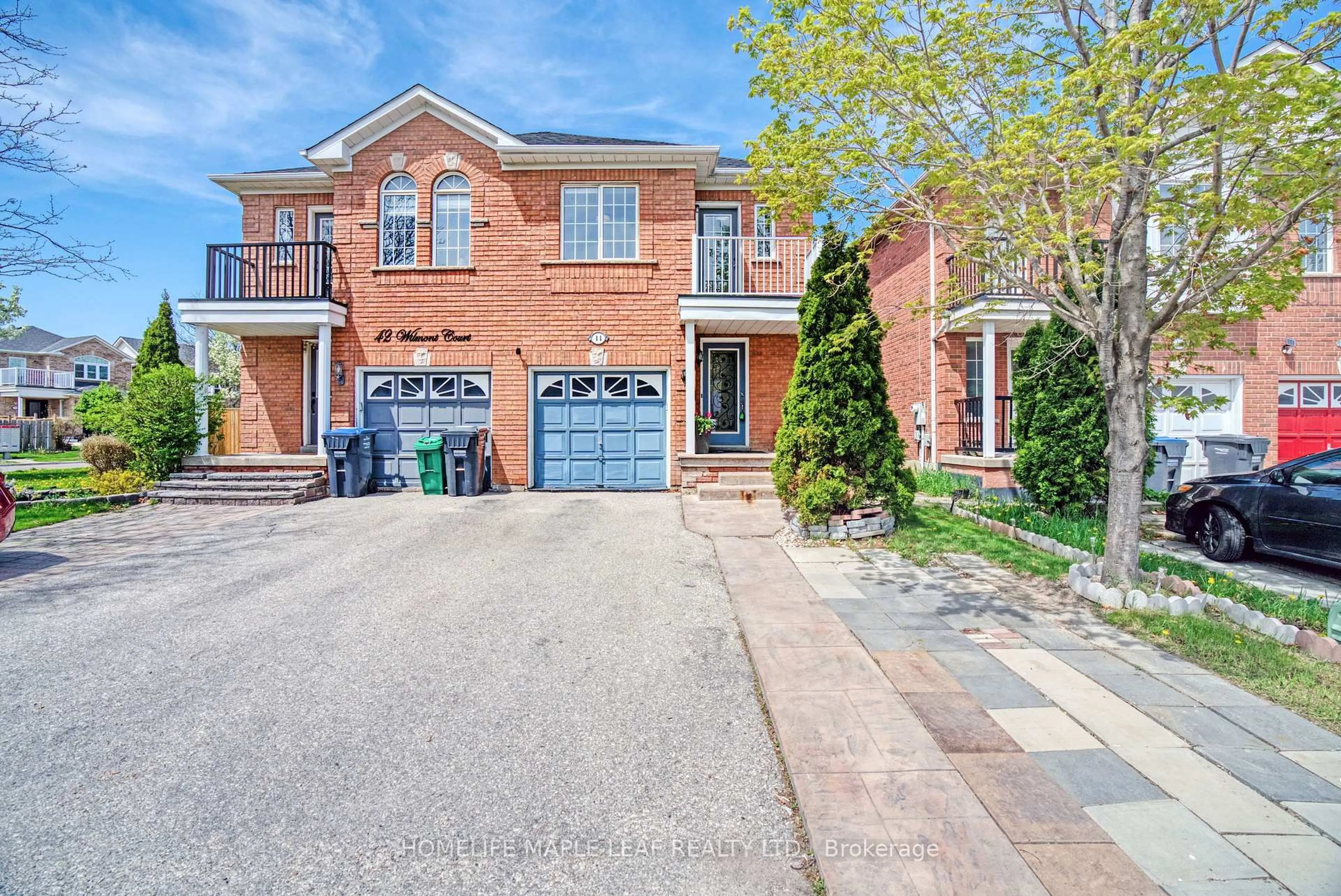 Home with brick exterior material, street for 44 Wilmont Crt, Brampton Ontario L6X 4Z6