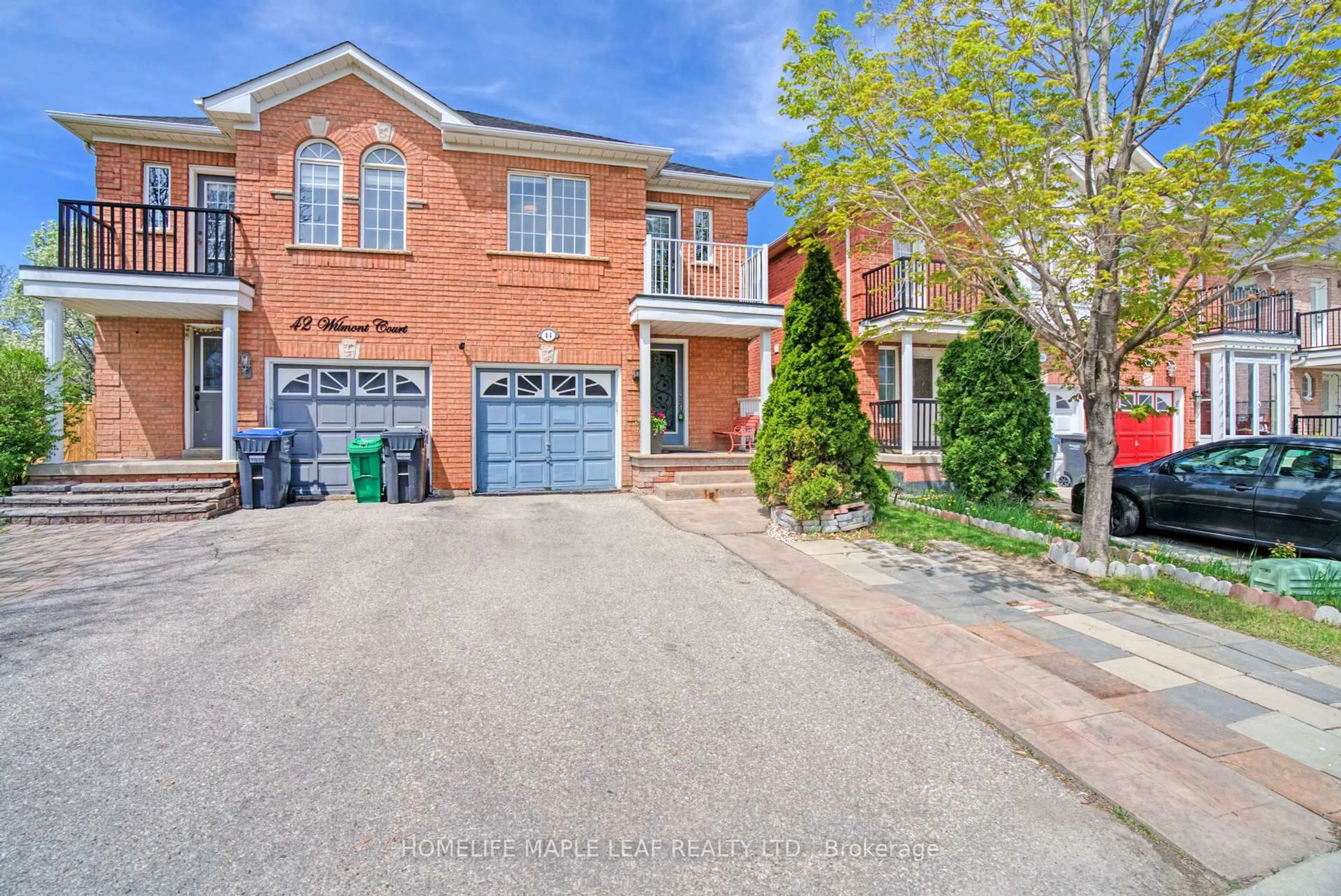 Home with brick exterior material, street for 44 Wilmont Crt, Brampton Ontario L6X 4Z6