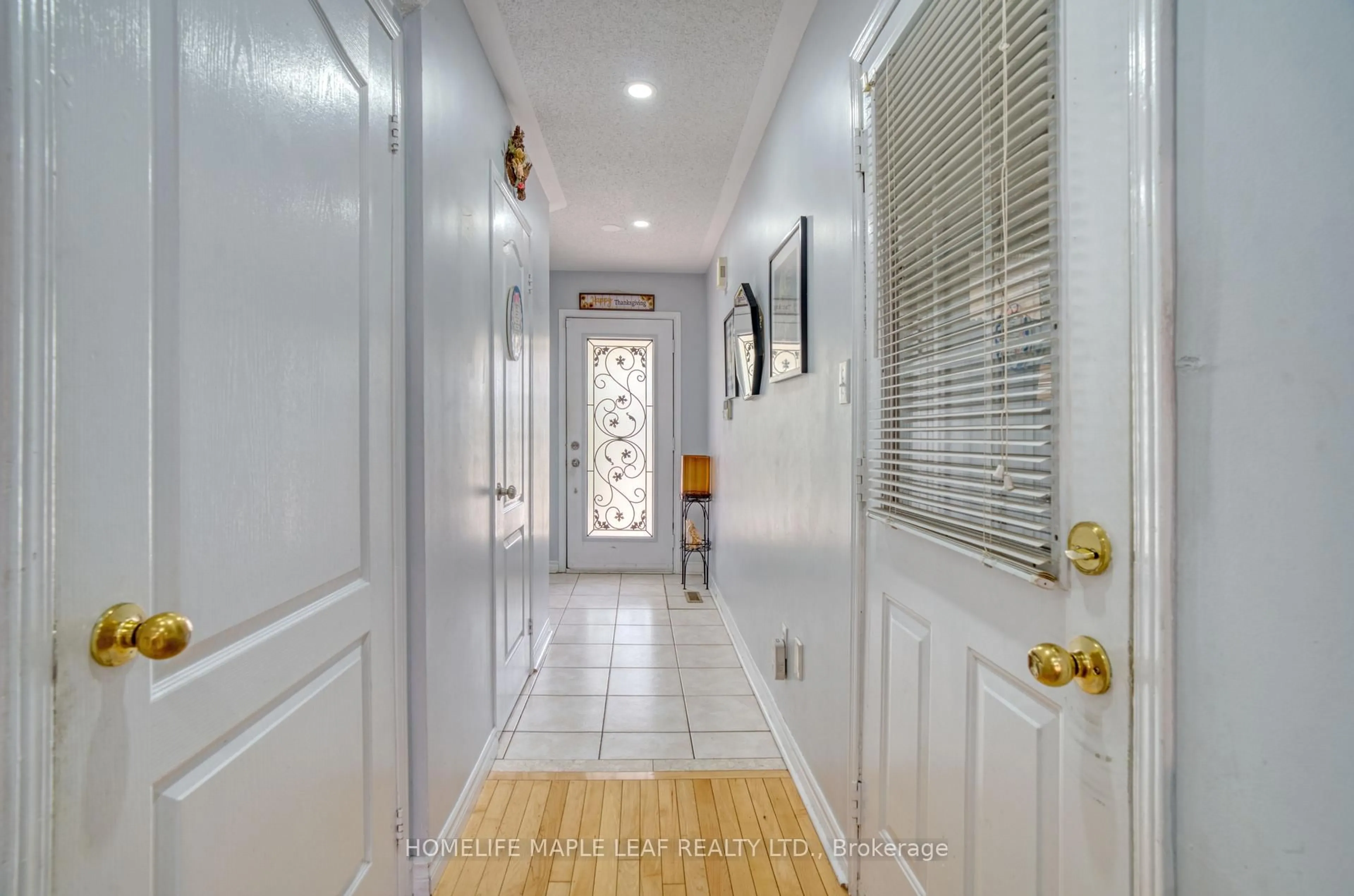 Indoor entryway for 44 Wilmont Crt, Brampton Ontario L6X 4Z6
