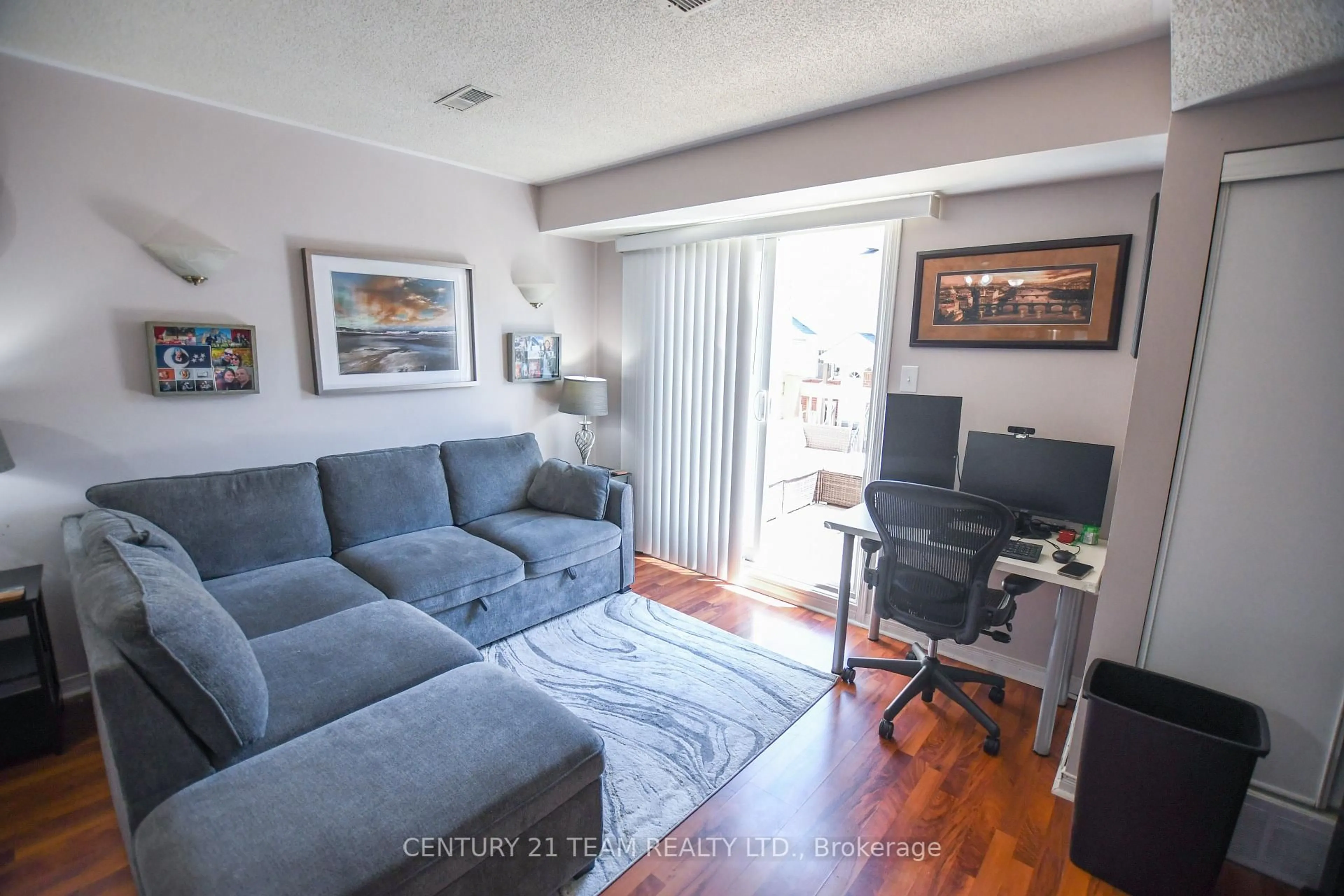 Living room with furniture, unknown for 10A Wylie Circ, Halton Hills Ontario L7G 5M1