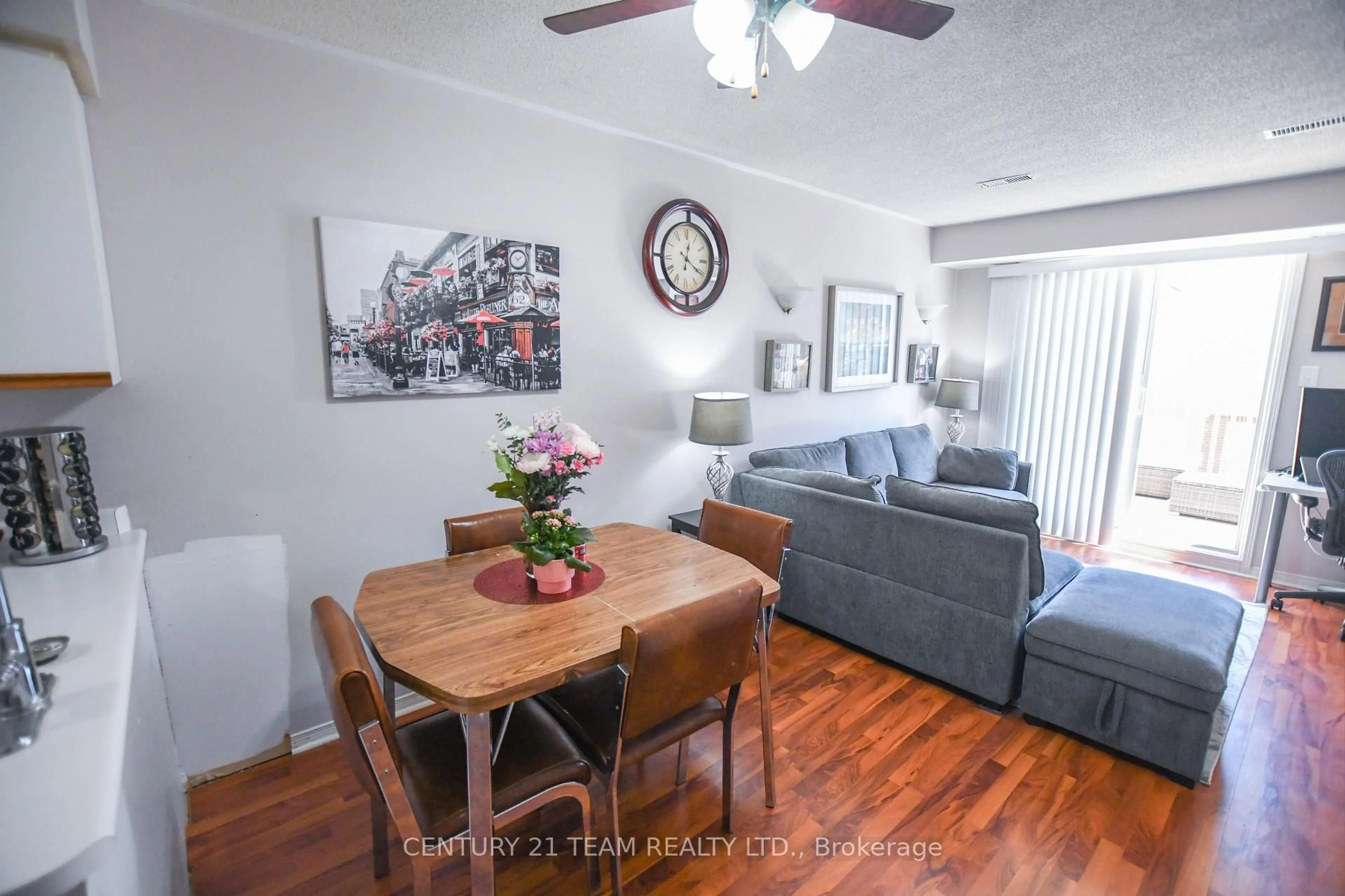 Living room with furniture, wood/laminate floor for 10A Wylie Circ, Halton Hills Ontario L7G 5M1