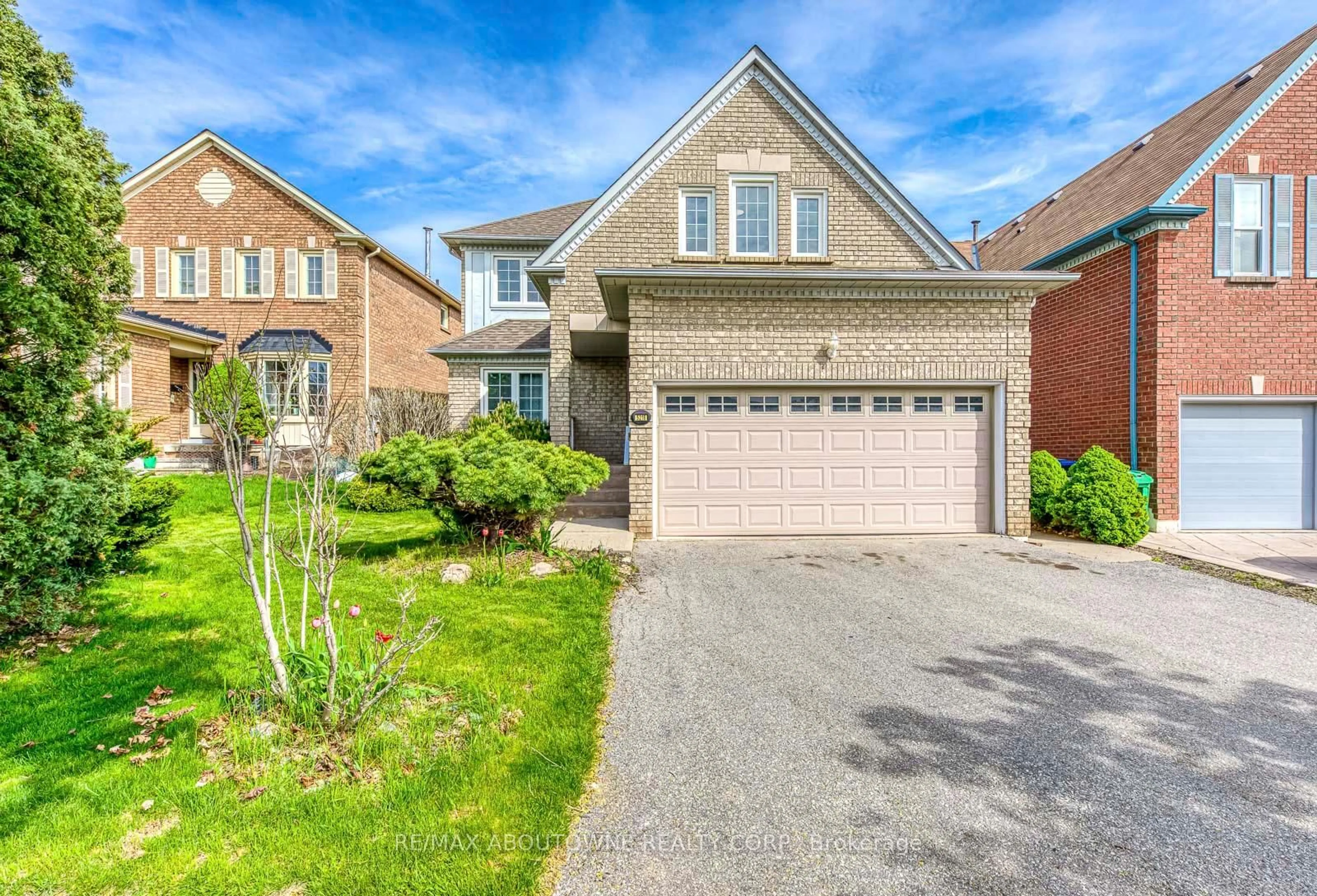 Home with brick exterior material, street for 5218 Middlebury Dr, Mississauga Ontario L5M 5C3
