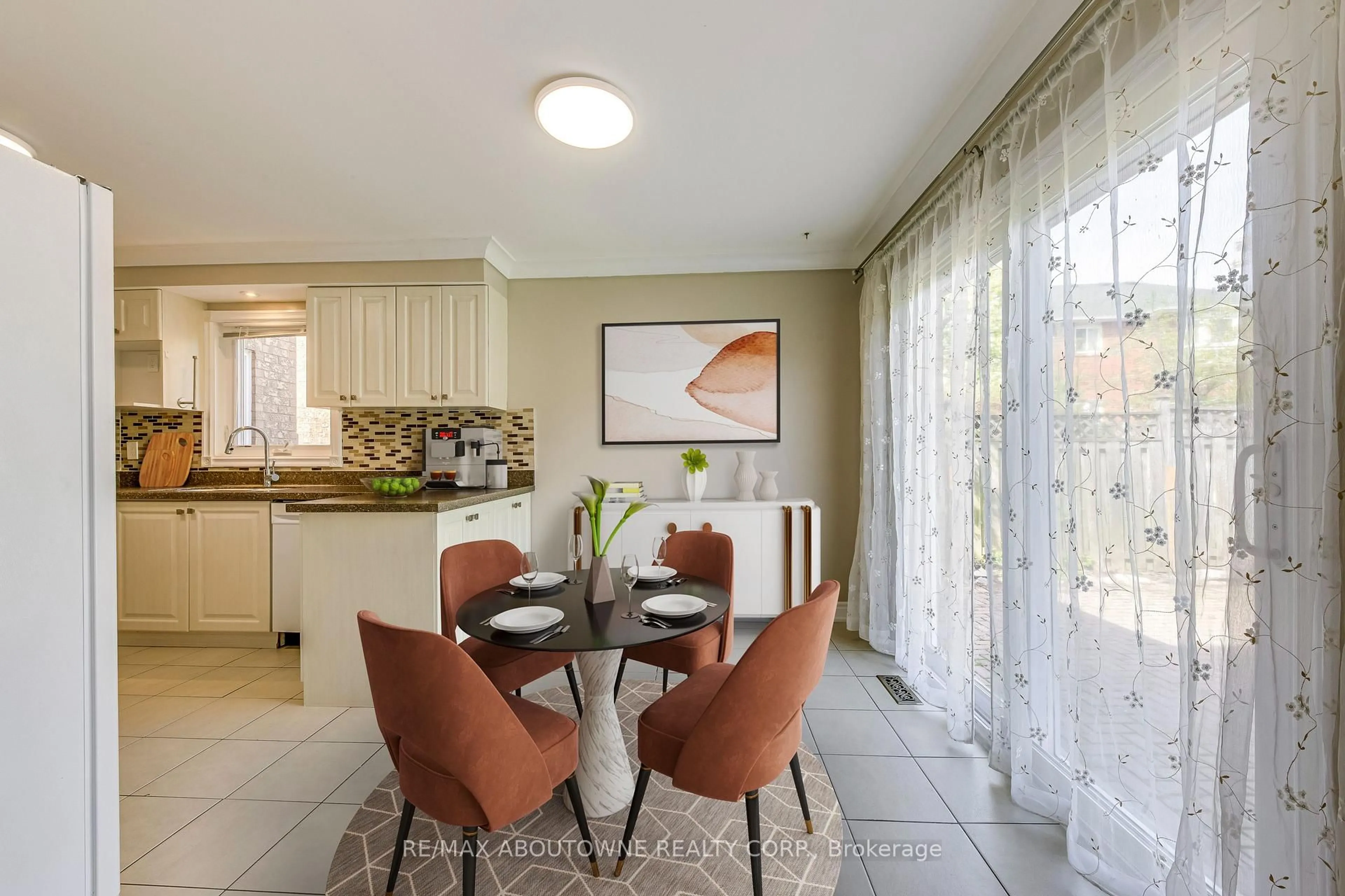 Dining room, ceramic/tile floor for 5218 Middlebury Dr, Mississauga Ontario L5M 5C3