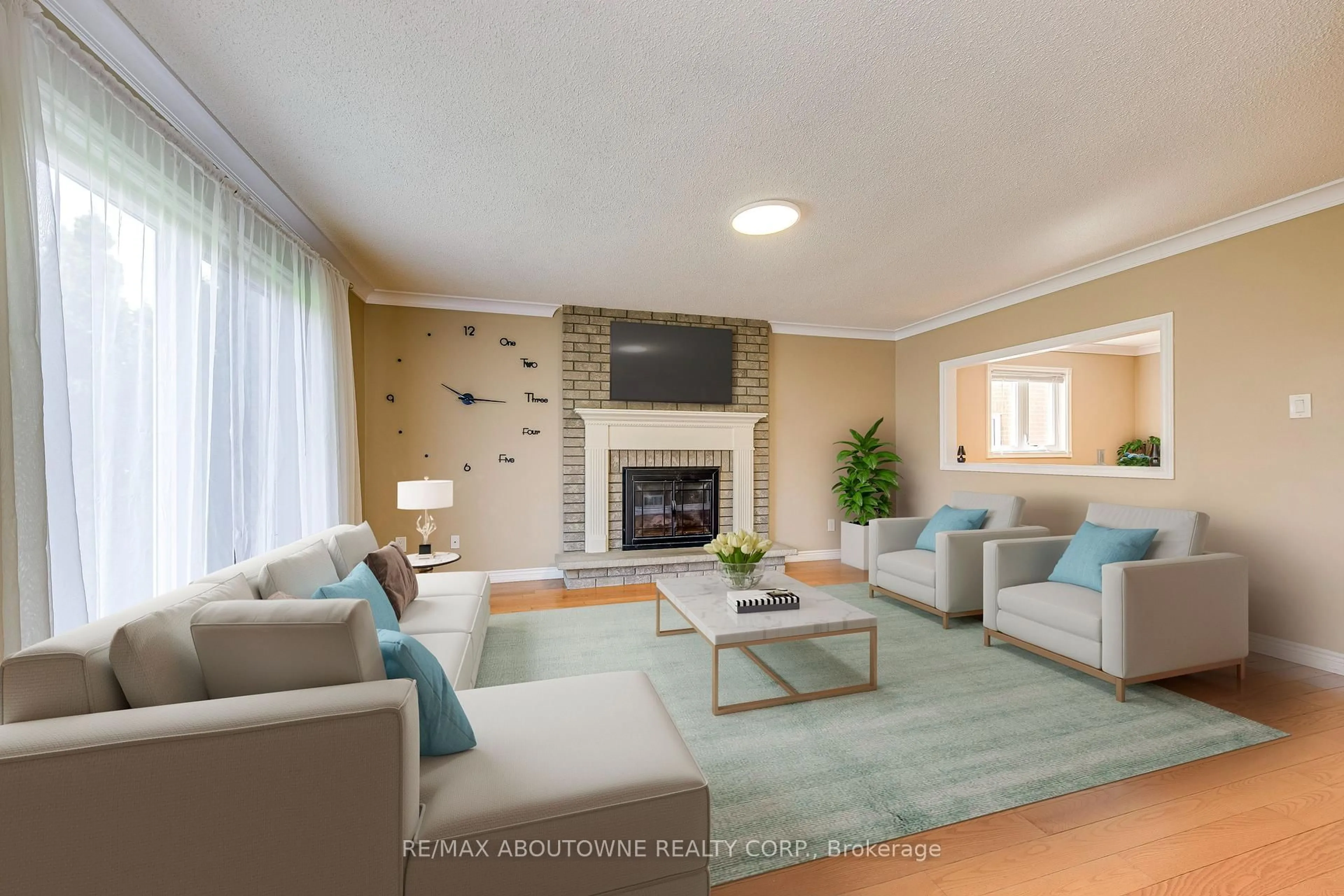 Living room with furniture, unknown for 5218 Middlebury Dr, Mississauga Ontario L5M 5C3