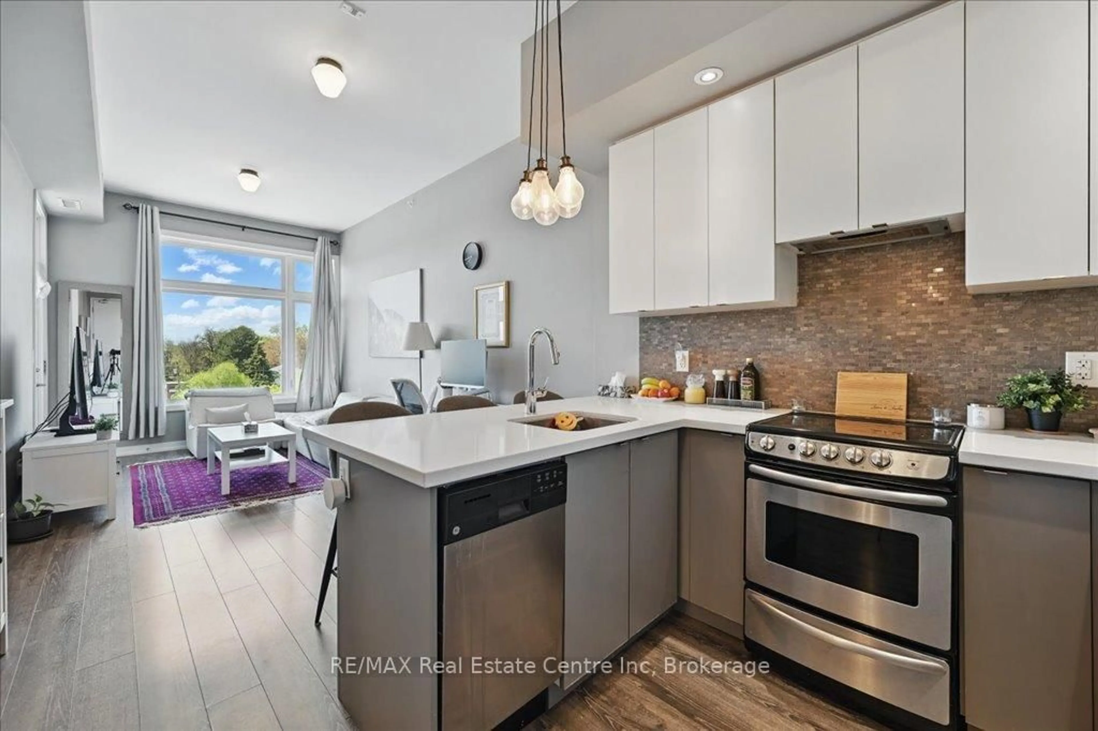 Open concept kitchen, ceramic/tile floor for 457 Plains Rd #420, Burlington Ontario L7T 0B8